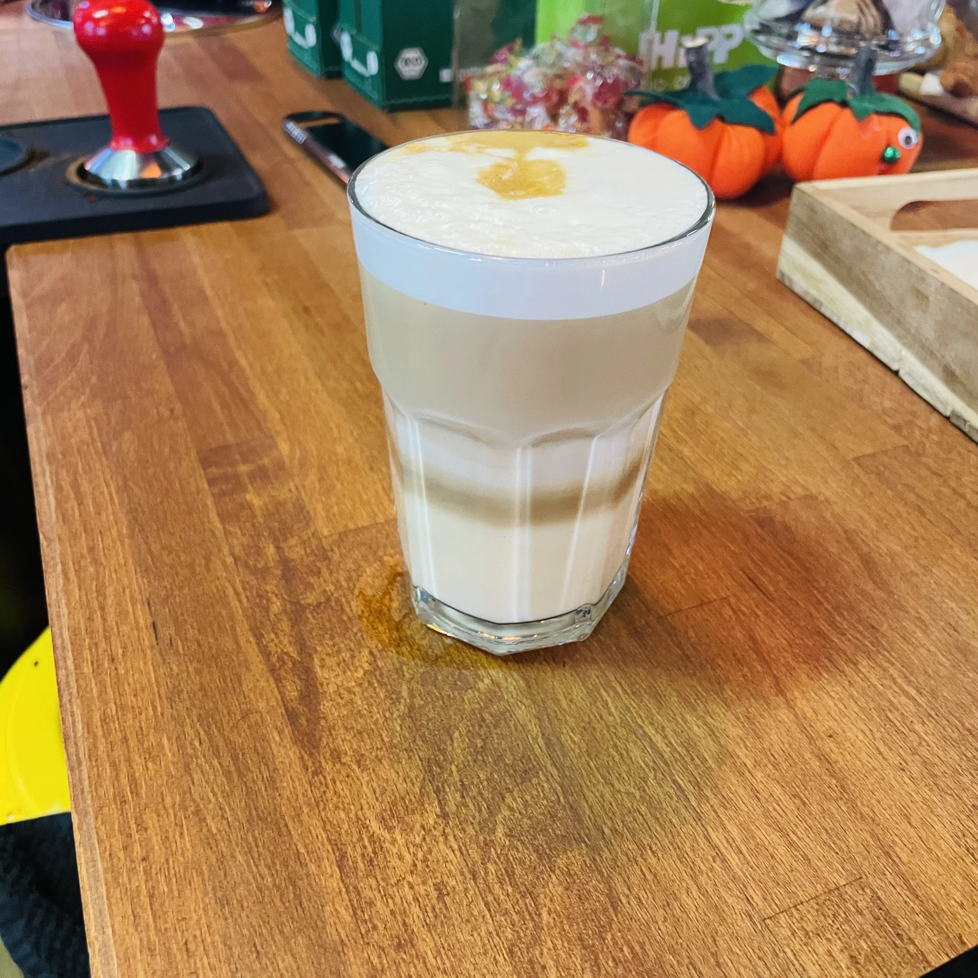 Zážitek pro milovníky kávy: základní i celodenní baristický kurz se základy latte art