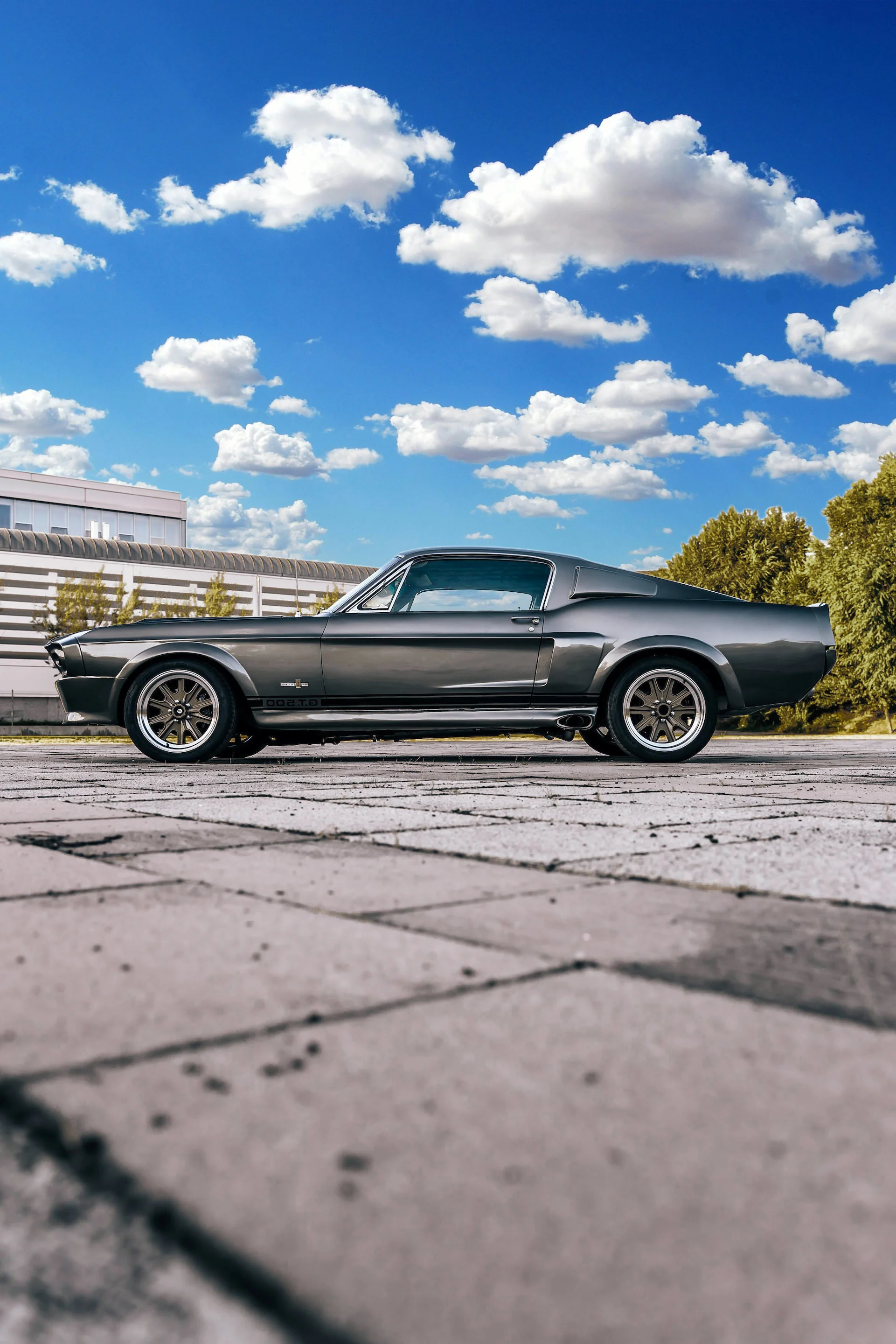 Jízda zpátky časem: spolujízda či půjčení Mustangu z roku 1967, V8, výfuky Magnaflow