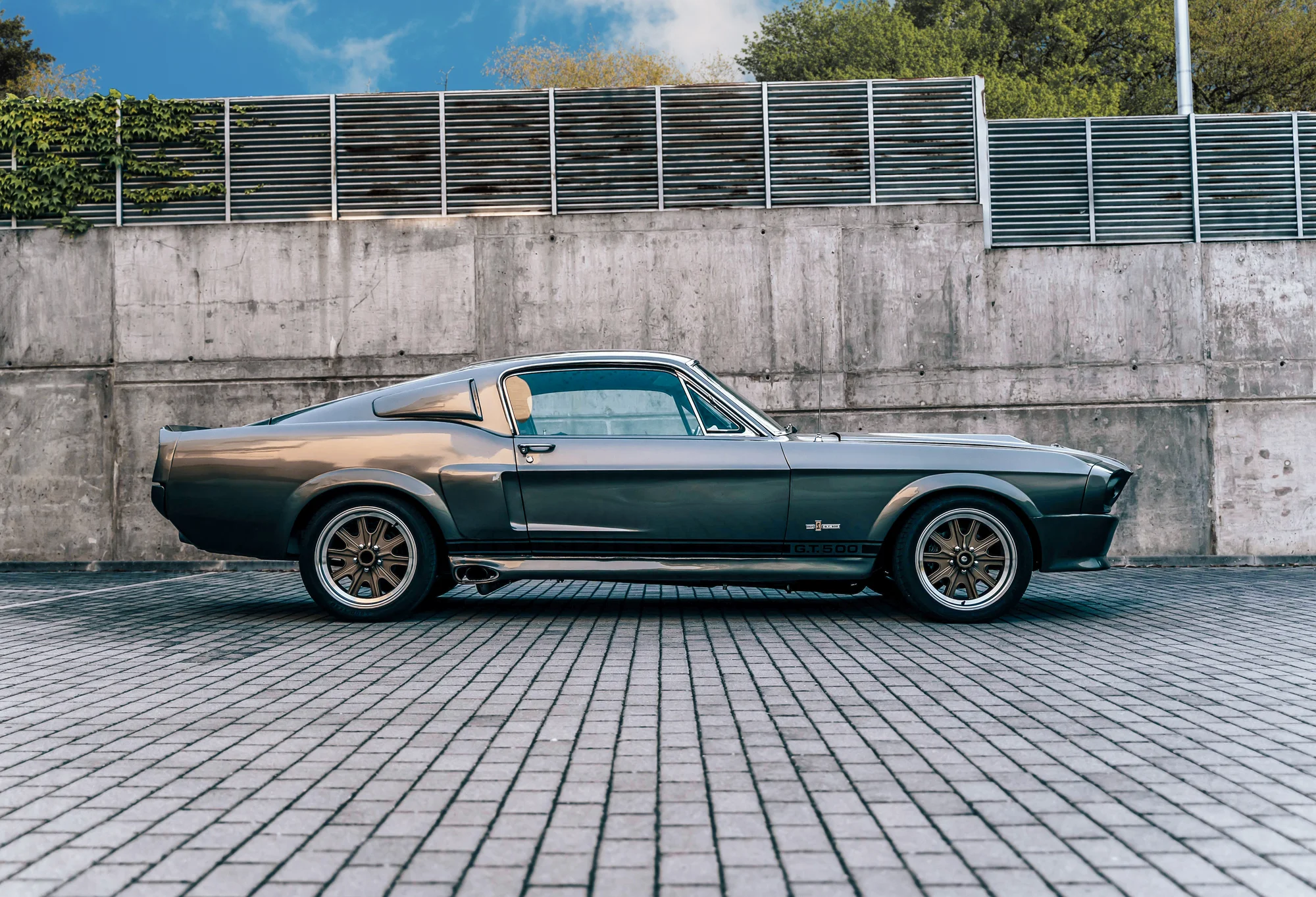 Jízda zpátky časem: spolujízda či půjčení Mustangu z roku 1967, V8, výfuky Magnaflow