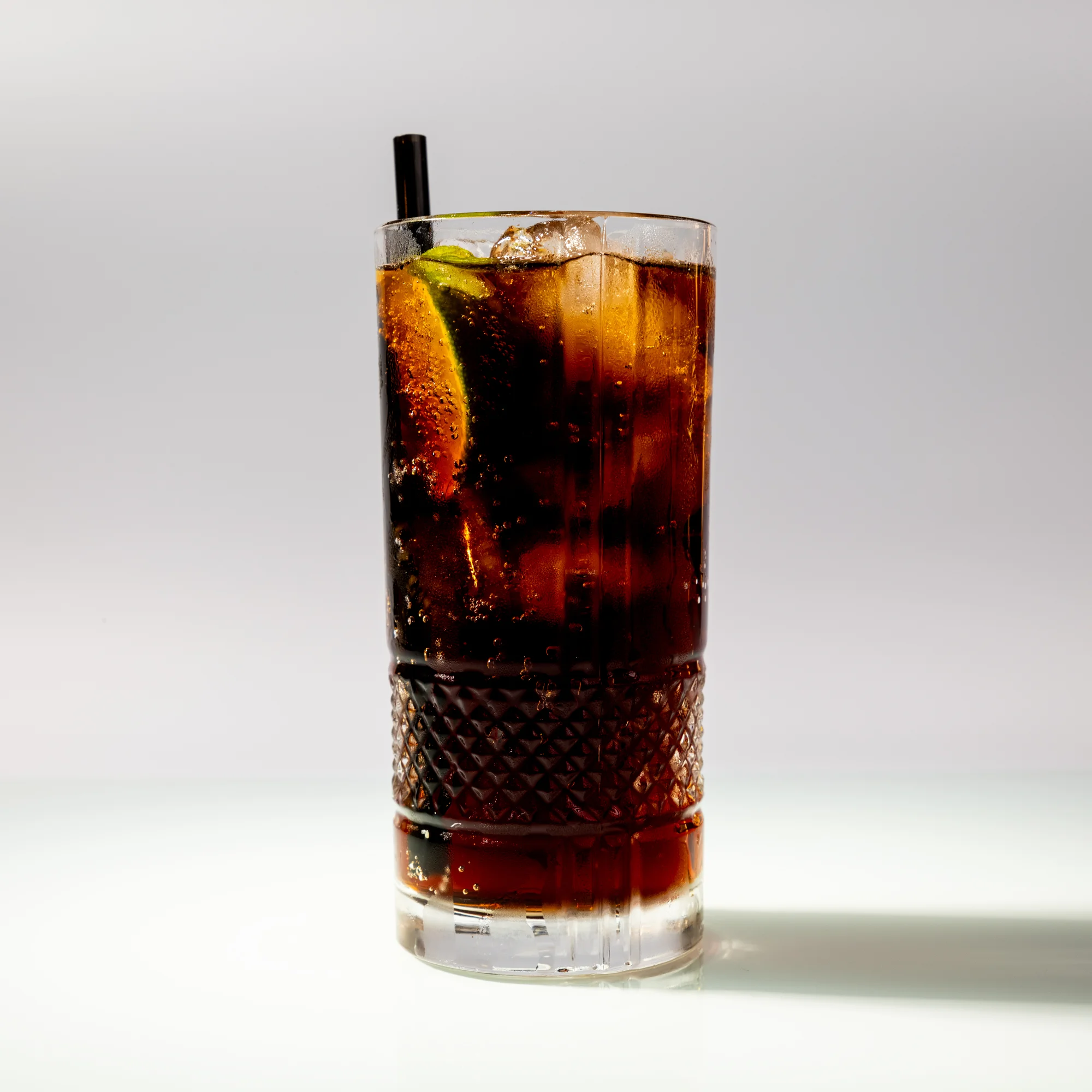 2 nebo 4 drinky v centru Ostravy: cuba libre, skinny bitch i gin & tonic