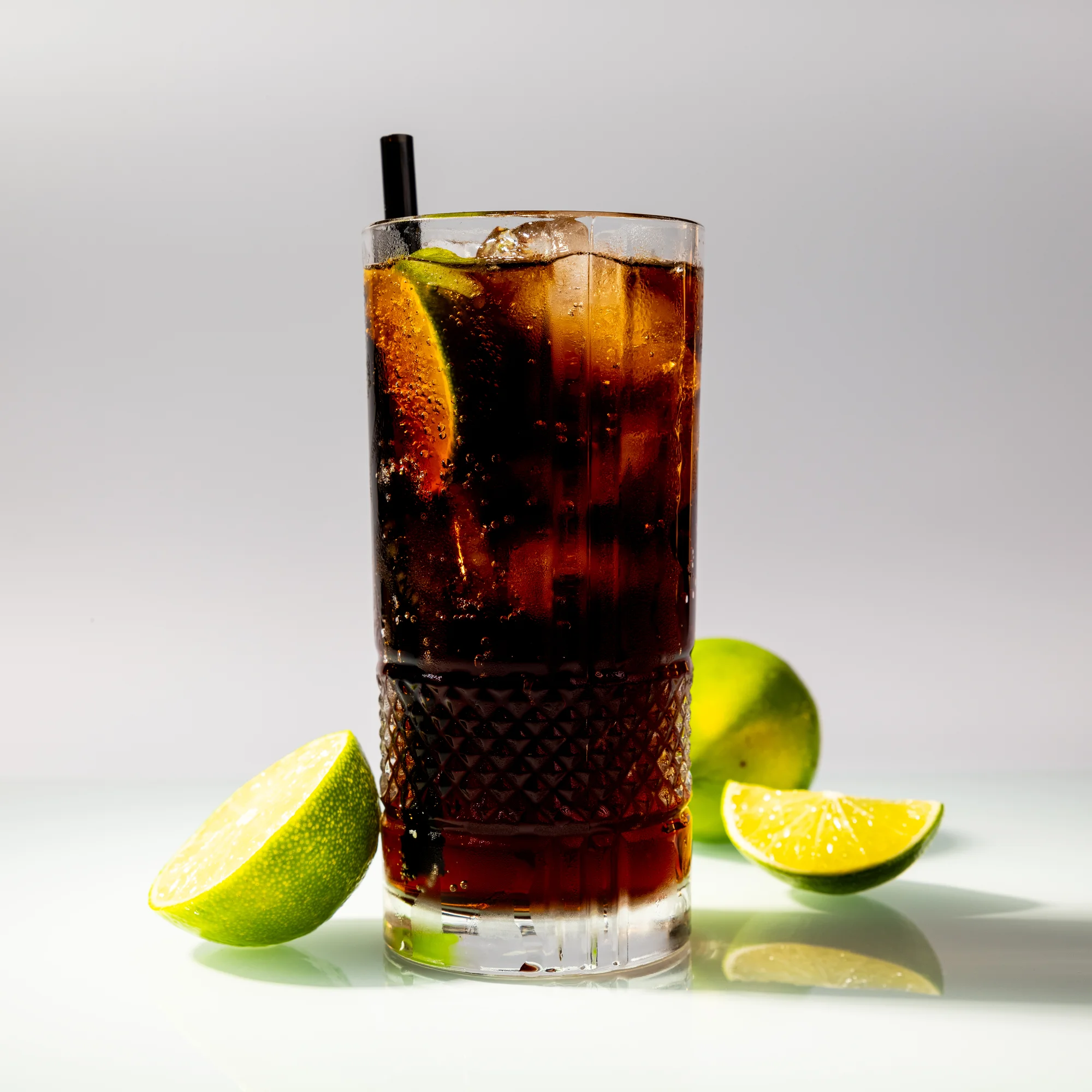 2 nebo 4 drinky v centru Ostravy: cuba libre, skinny bitch i gin & tonic