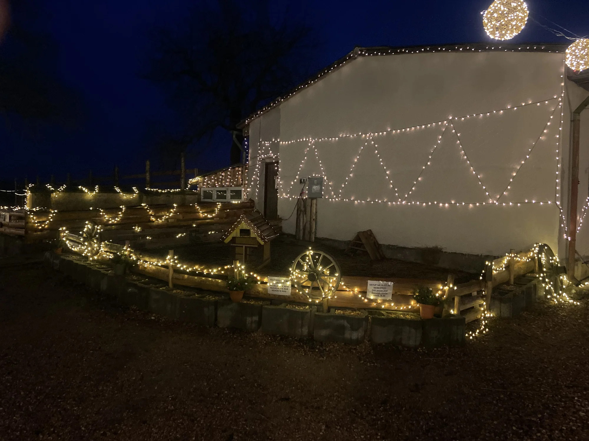 VIP prohlídka i zážitek na den ošetřovatelem ve Farmaparku Dobřany