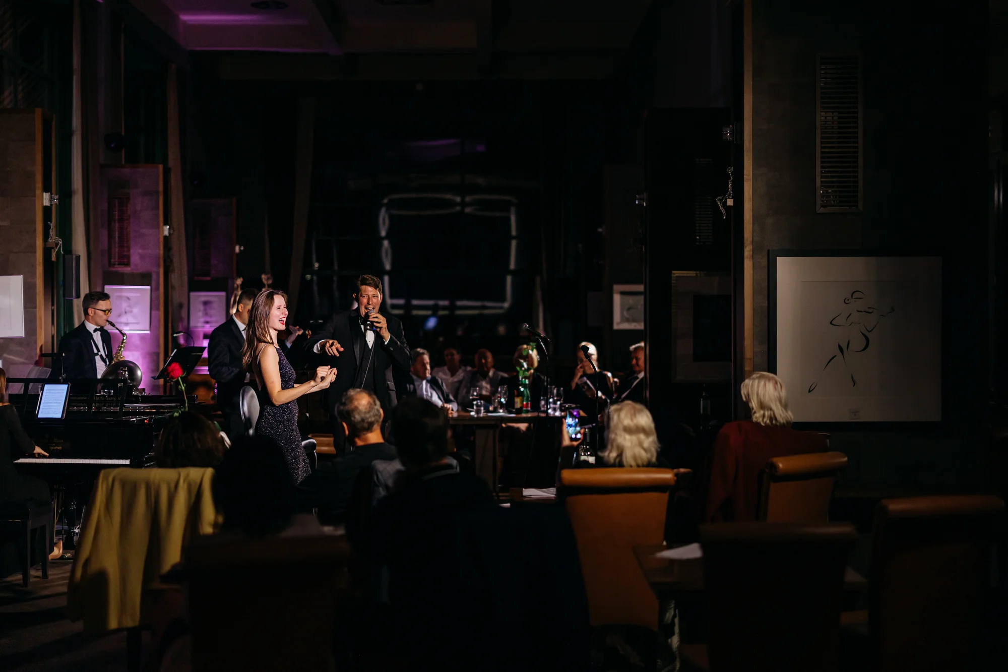 Sinatra Tribute: koncert s hity Franka Sinatry i tříchodová večeře a nápoje v krásném prostředí Mánesu