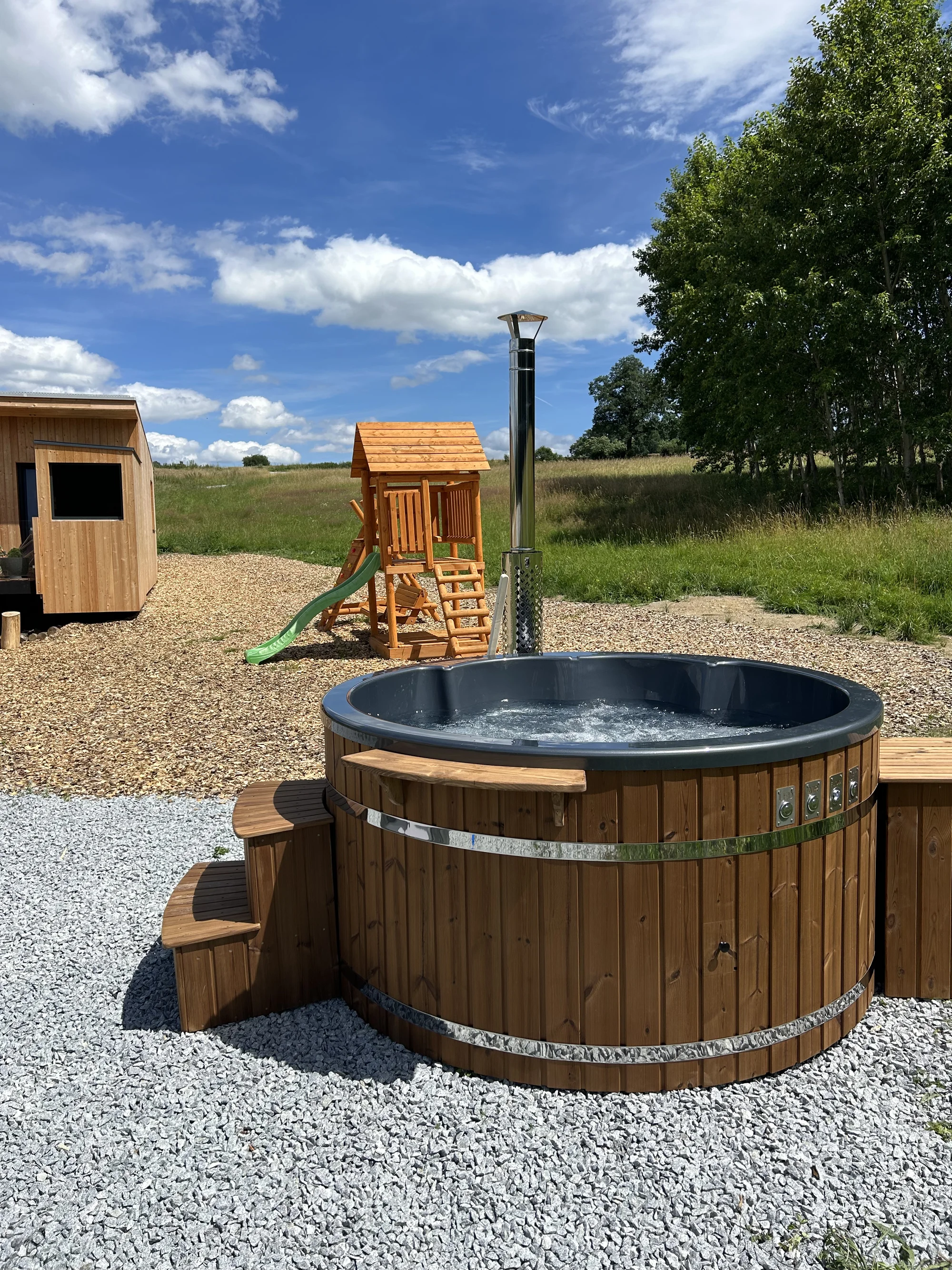 Moderní chata v jižních Čechách: vlastní sauna, vířivý sud i kapacita až 6 osob