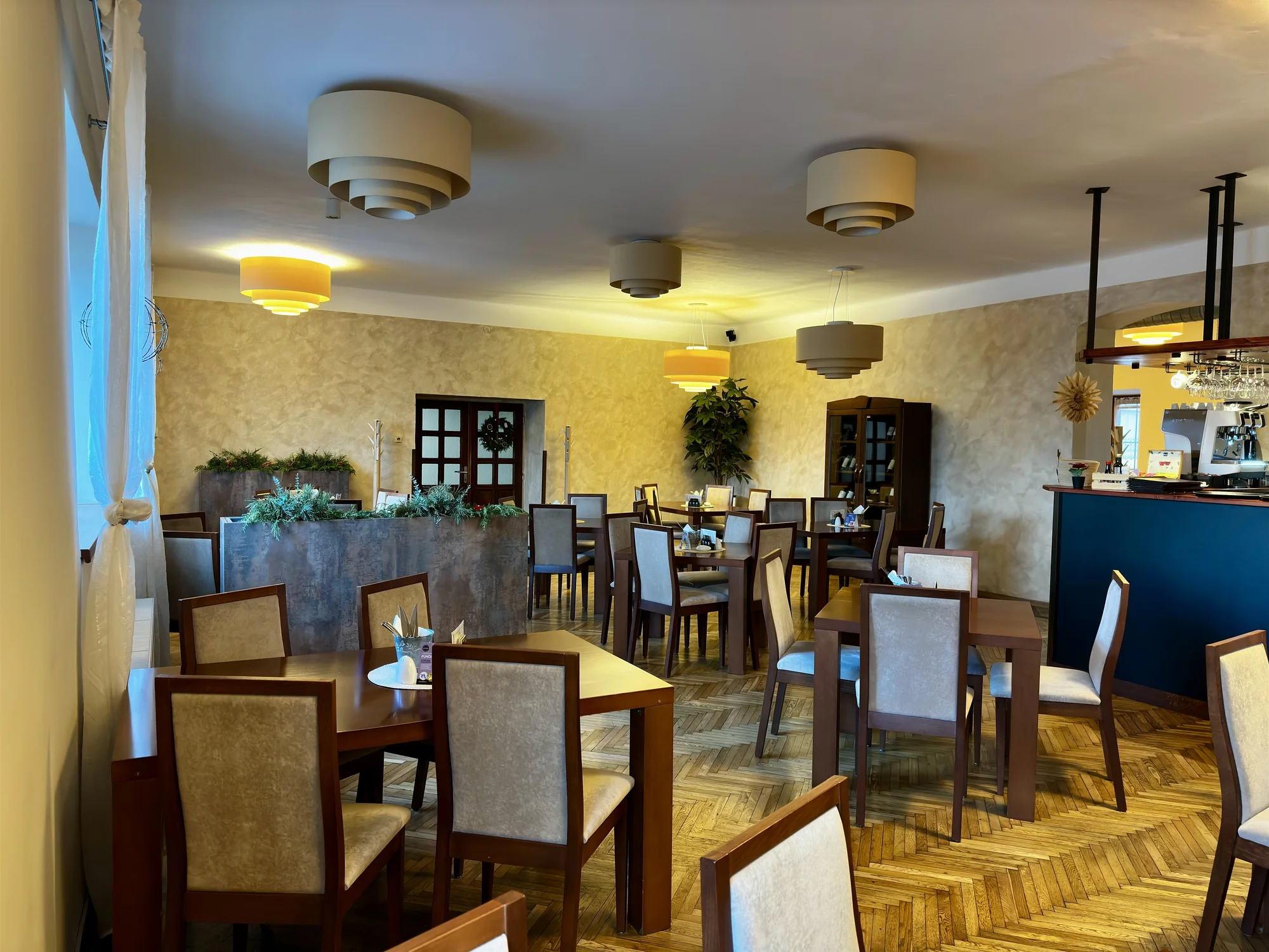Burger podle výběru ze 2 druhů, hranolky a limonáda pro 1 nebo 2 osoby