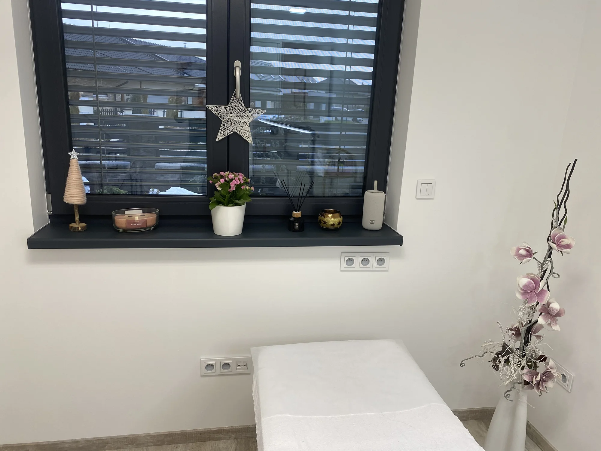 Permanentní make-up očních linek, rtů technikou akvarel či pudrového obočí