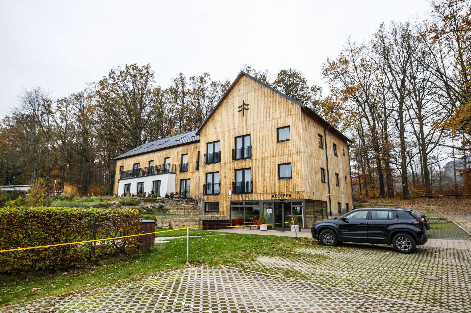Pobyt v novém hotelu v Českém Švýcarsku: snídaně, případně i jedna večeře a koupací sud