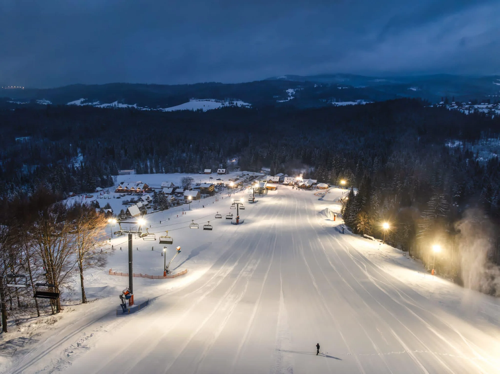 Denní skipas platný v 11 skiareálech ve Slezských Beskydech pro 1 osobu: až 30 km sjezdovek