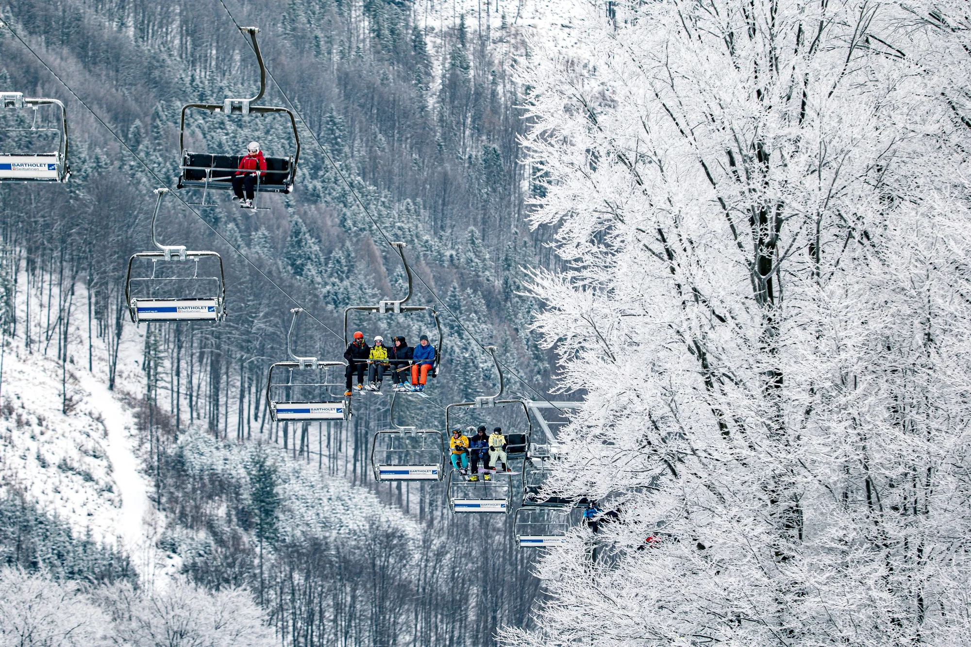 Denní skipas platný v 11 skiareálech ve Slezských Beskydech pro 1 osobu: až 30 km sjezdovek