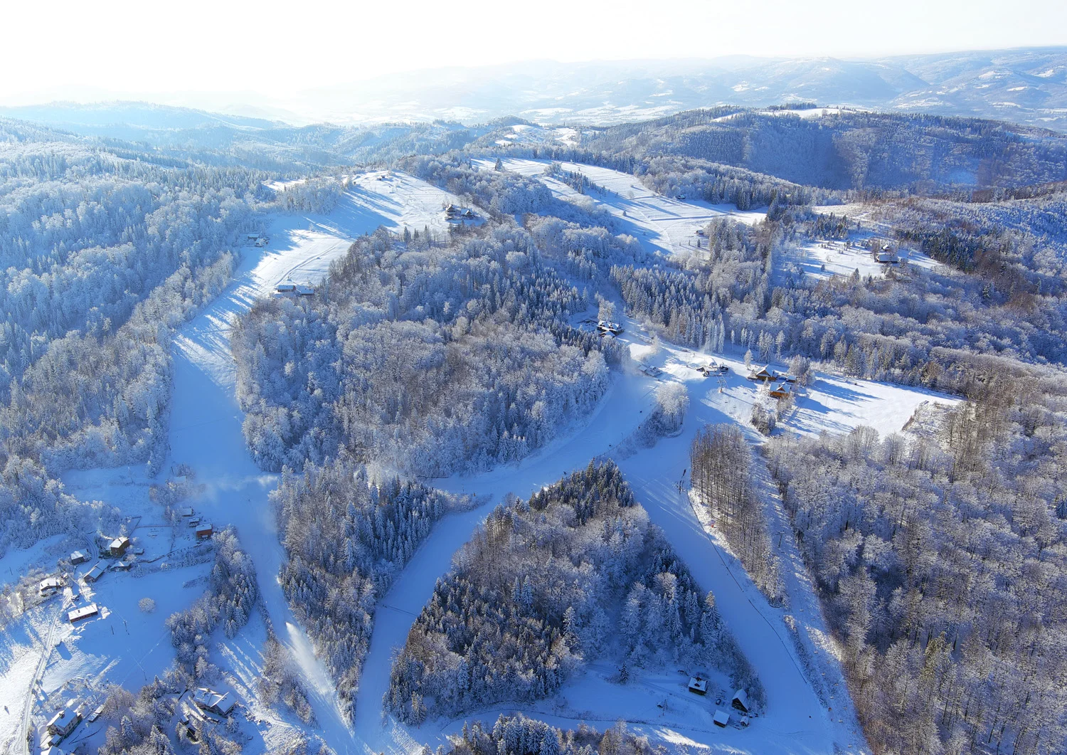 Denní skipas platný v 11 skiareálech ve Slezských Beskydech pro 1 osobu: až 30 km sjezdovek
