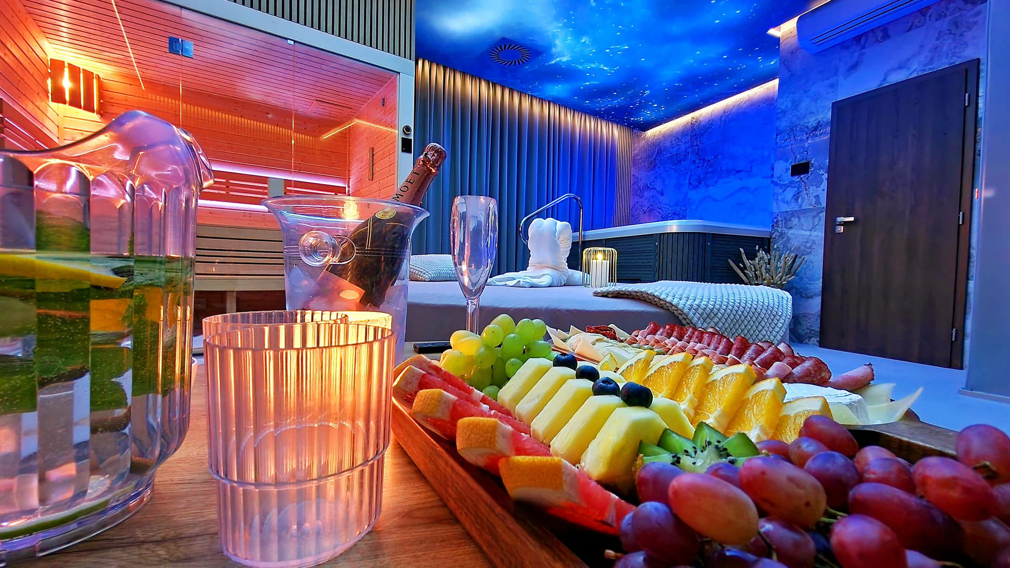 Nové privátní wellness v Hloubětíně: velký whirlpool, finská sauna, dvě relaxační zóny na výběr a drink