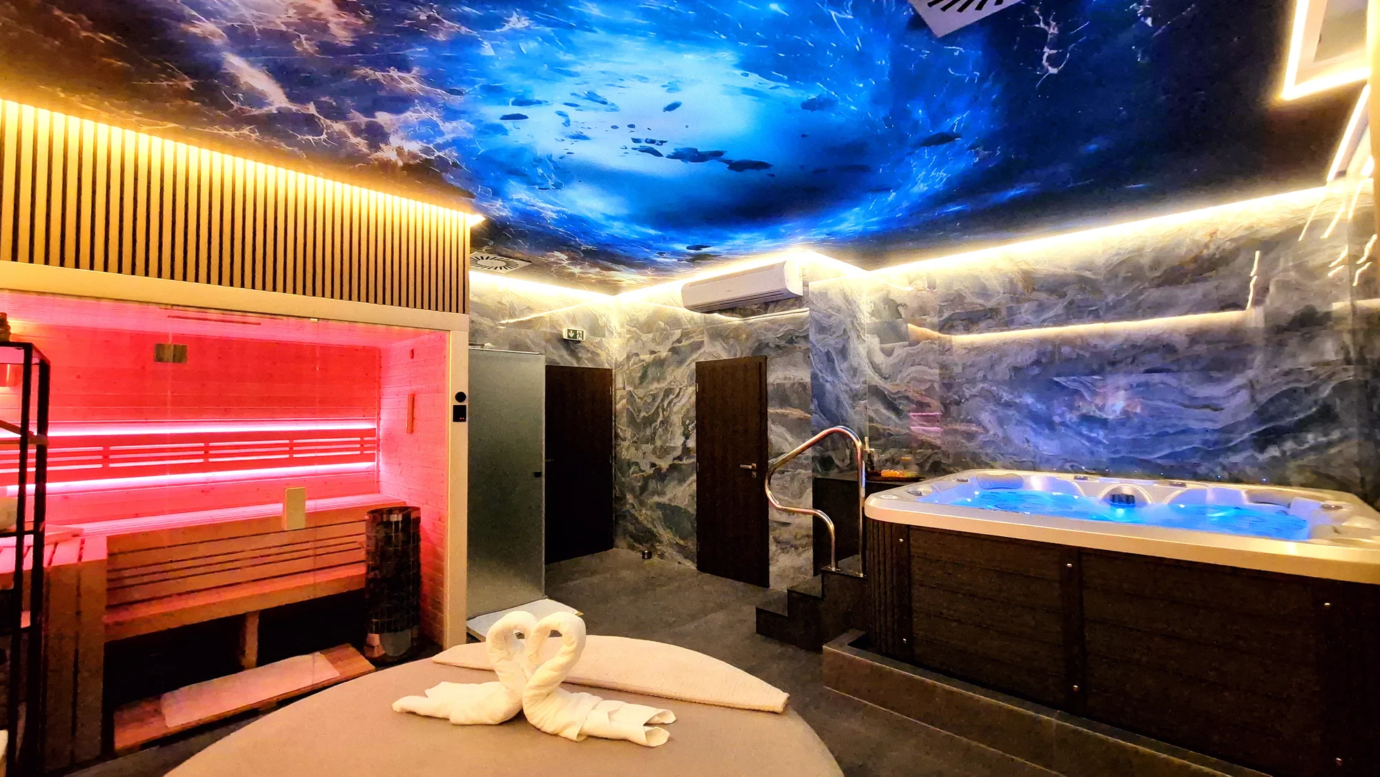 Nové privátní wellness v Hloubětíně: velký whirlpool, finská sauna, dvě relaxační zóny na výběr a drink