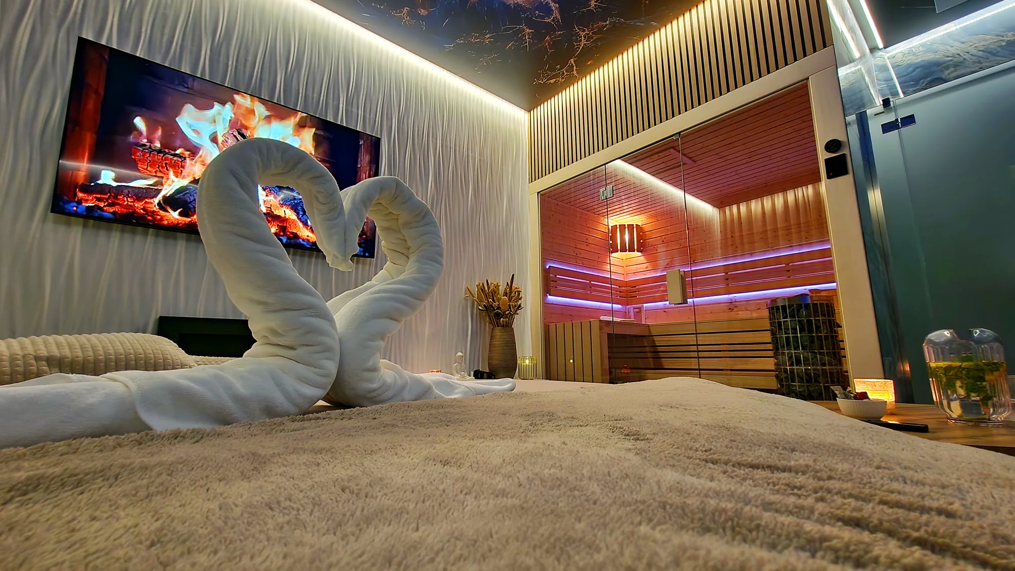 Nové privátní wellness v Hloubětíně: velký whirlpool, finská sauna, dvě relaxační zóny na výběr a drink