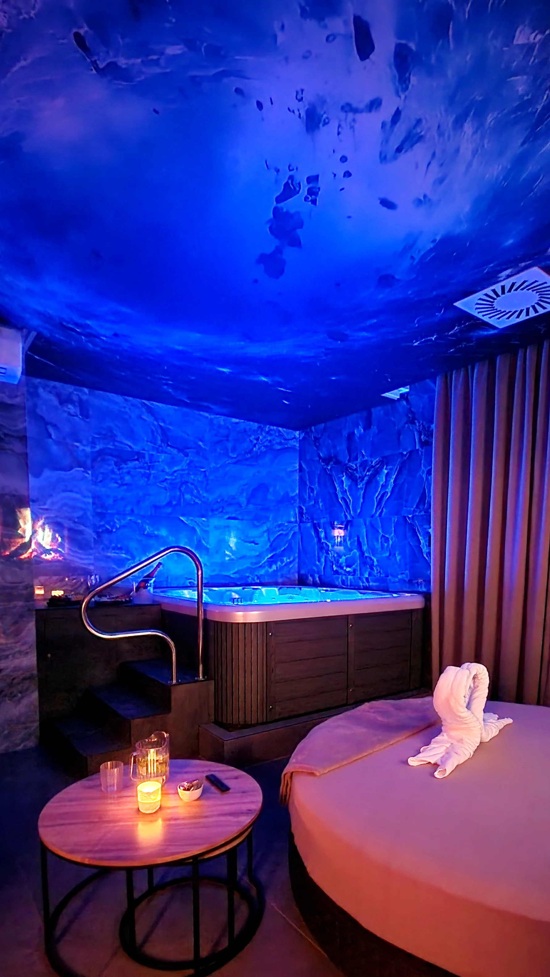 Nové privátní wellness v Hloubětíně: velký whirlpool, finská sauna, dvě relaxační zóny na výběr a drink