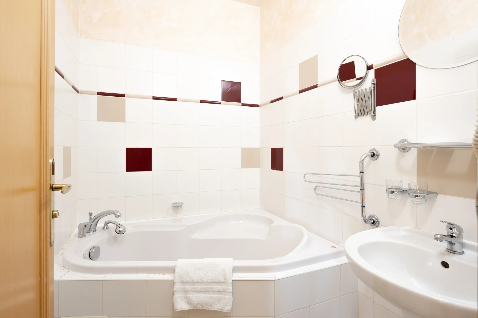 4* pobyt v centru Karlových Varů: ubytování se snídaní, wellness i projížďkou v kočáře