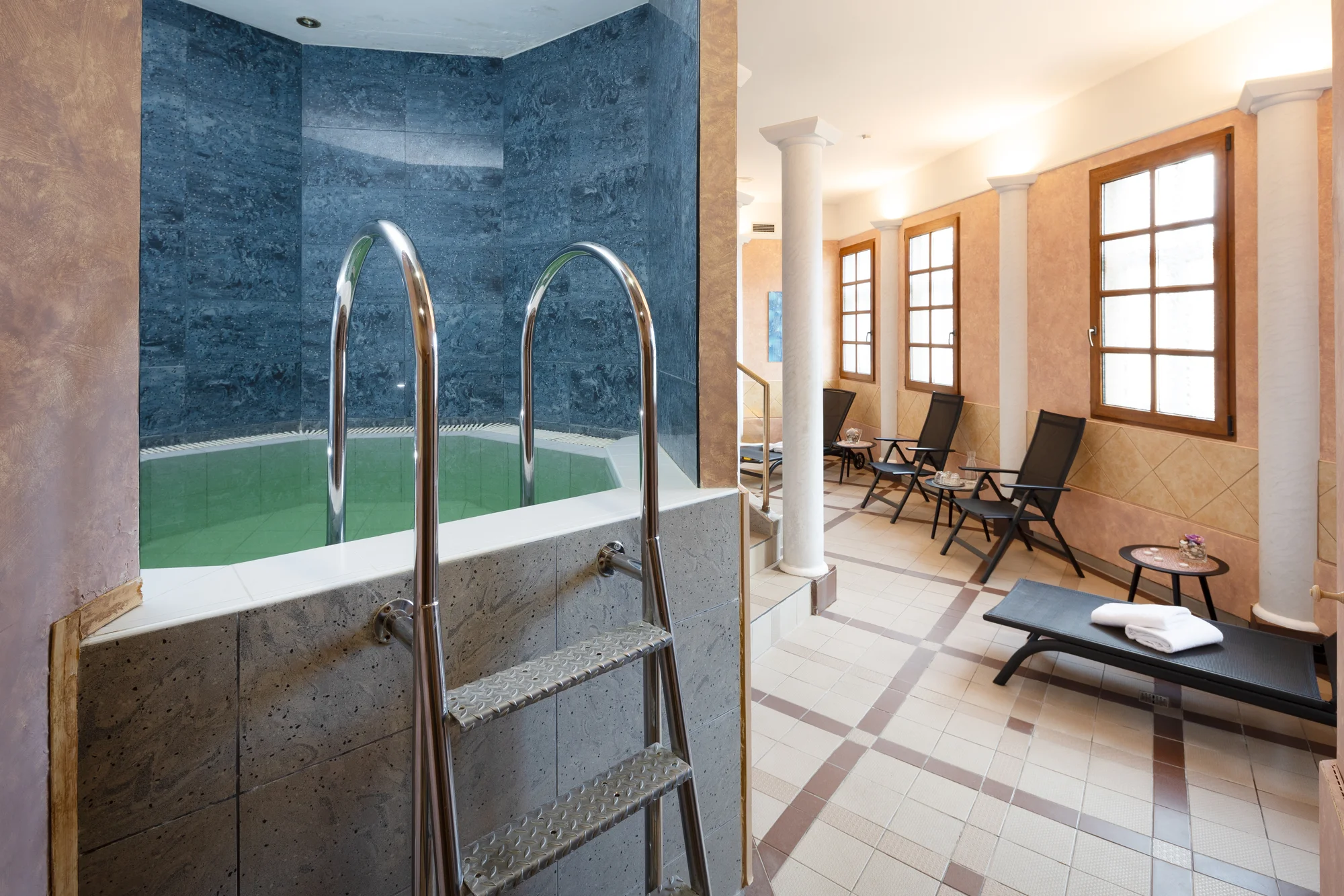 4* pobyt v centru Karlových Varů: ubytování se snídaní, wellness i projížďkou v kočáře