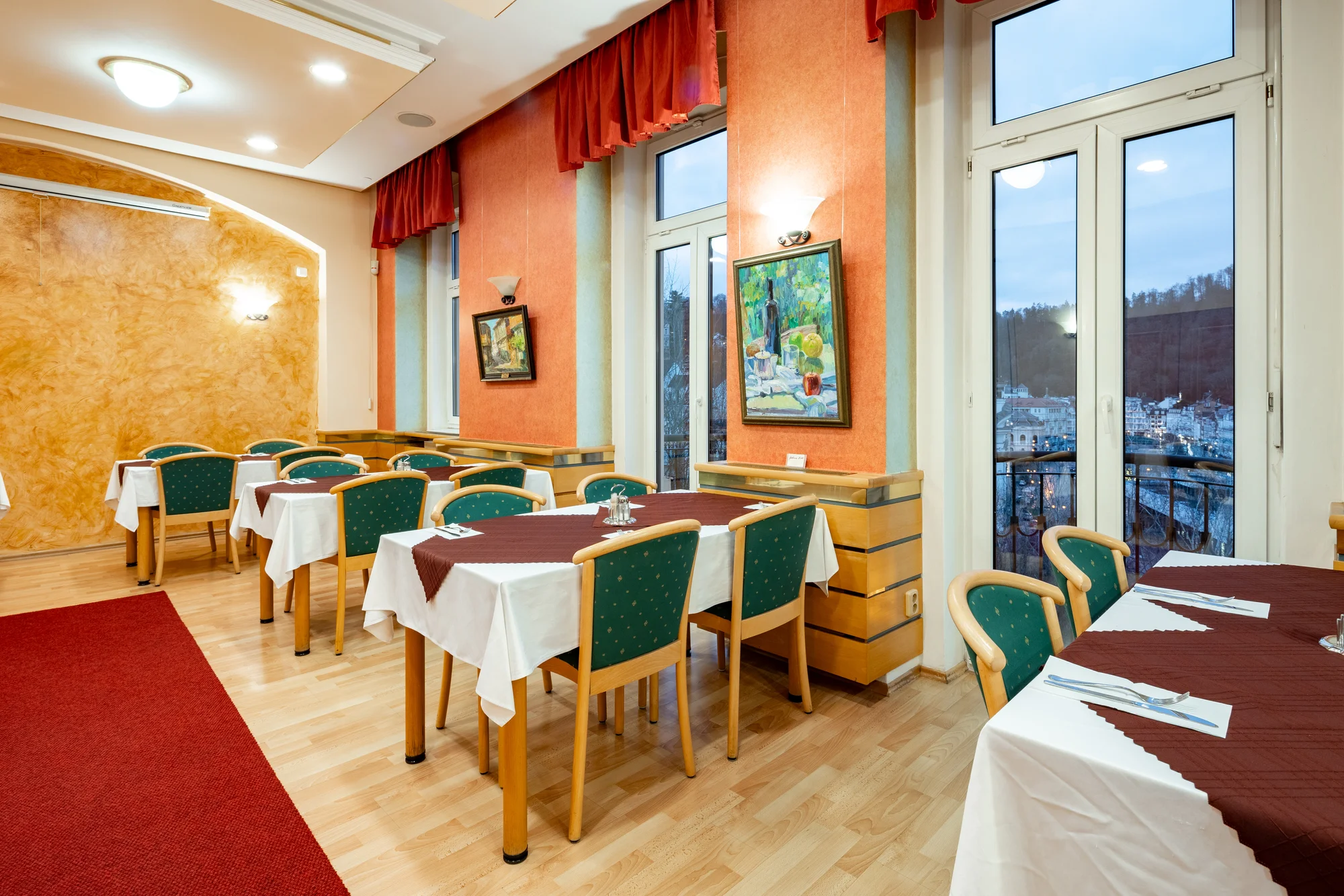 4* pobyt v centru Karlových Varů: ubytování se snídaní, wellness i projížďkou v kočáře