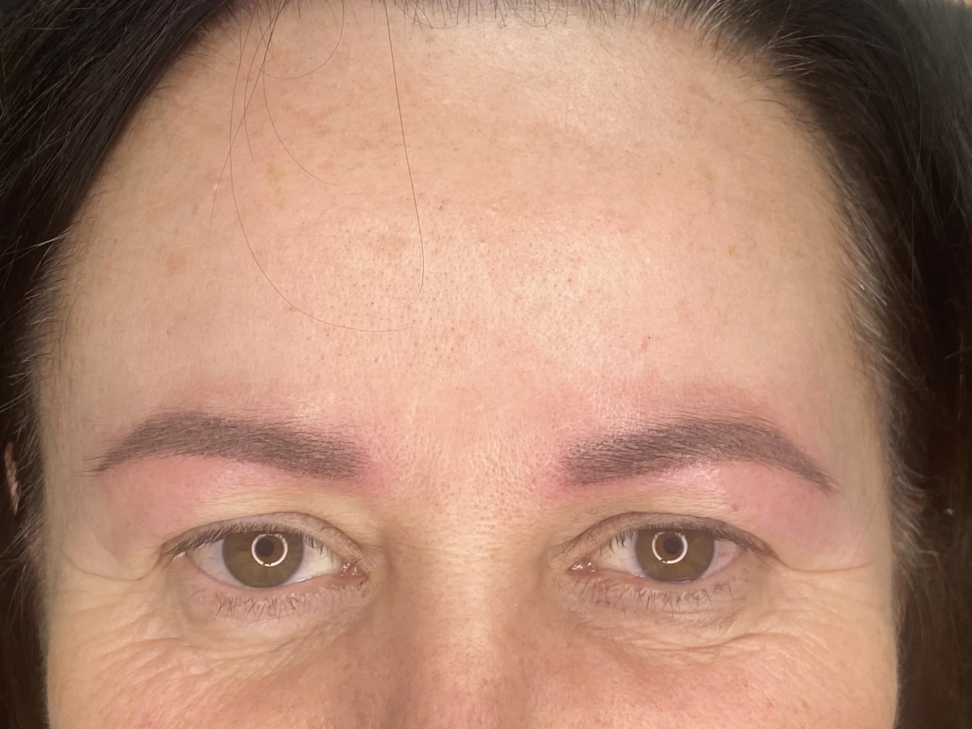 Permanentní make-up očních linek, rtů technikou akvarel či pudrového obočí