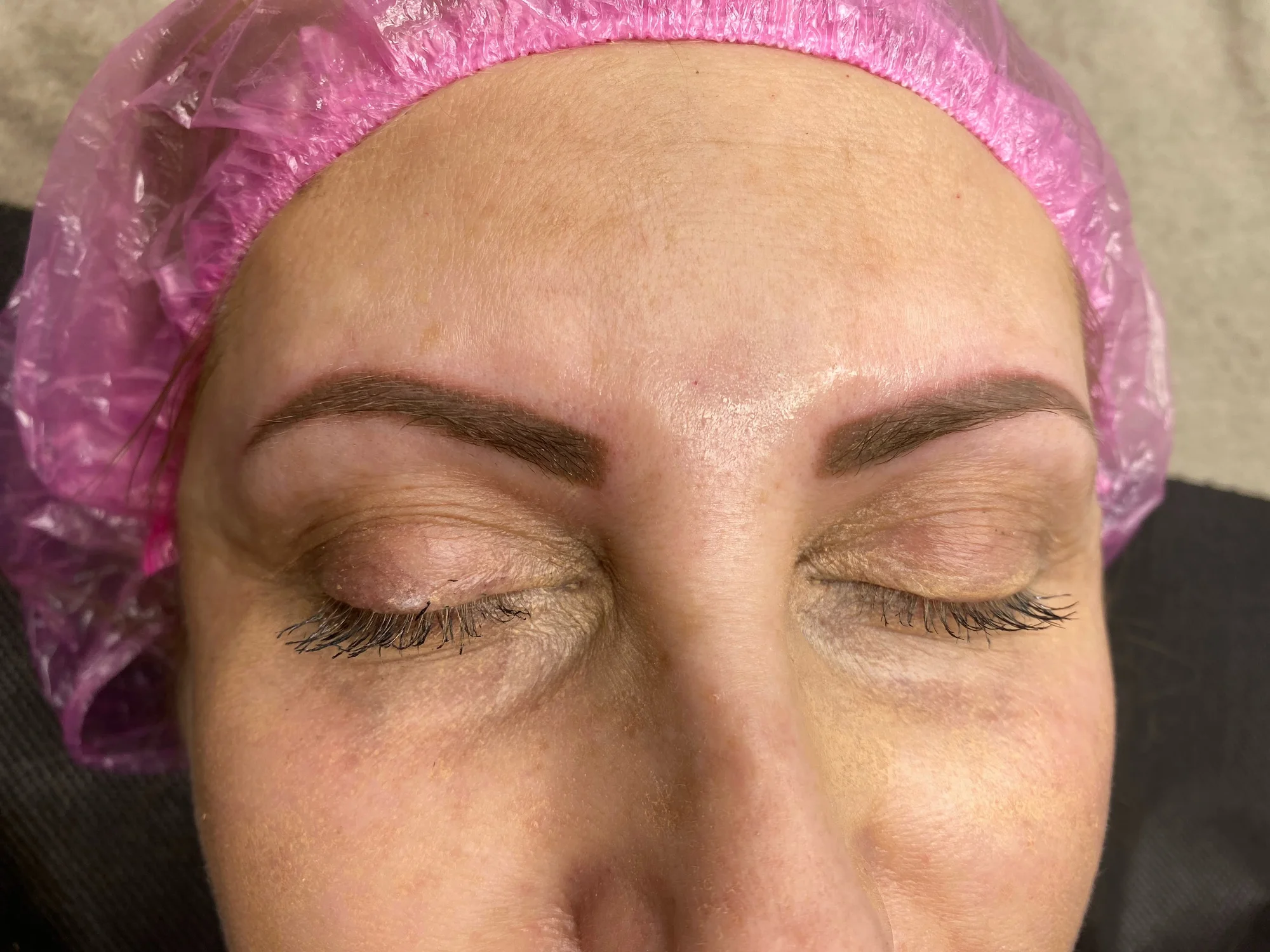 Permanentní make-up očních linek, rtů technikou akvarel či pudrového obočí