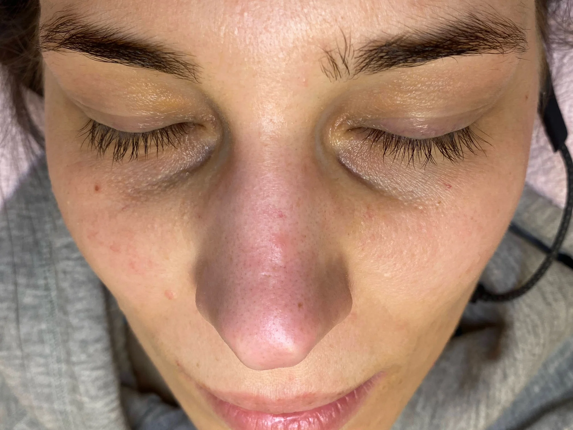 Permanentní make-up očních linek, rtů technikou akvarel či pudrového obočí