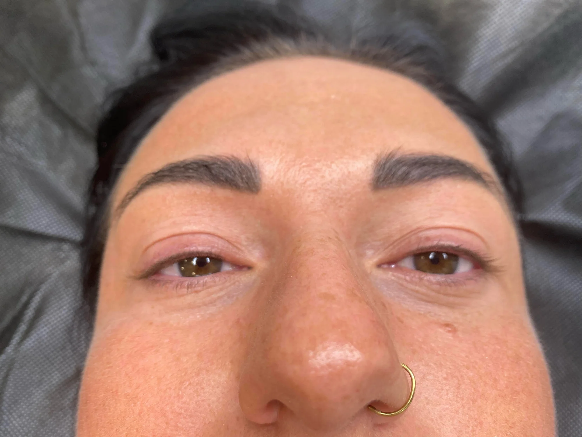 Permanentní make-up očních linek, rtů technikou akvarel či pudrového obočí