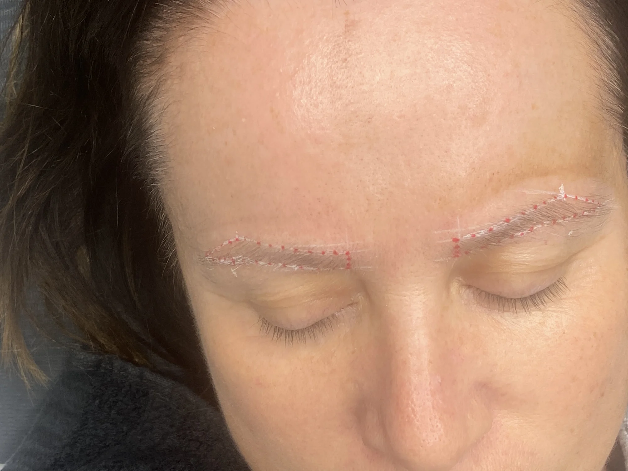 Permanentní make-up očních linek, rtů technikou akvarel či pudrového obočí