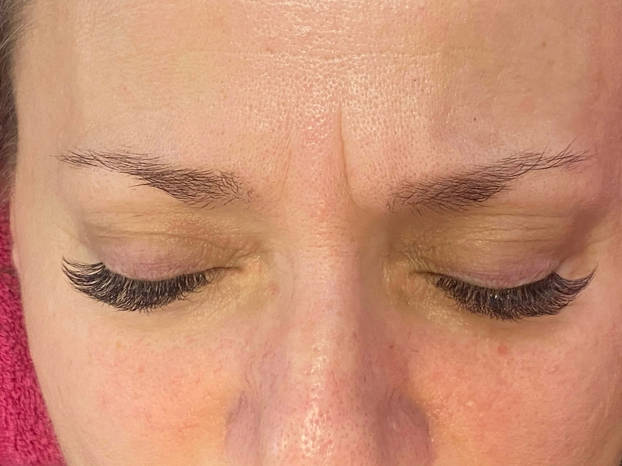 Permanentní make-up očních linek, rtů technikou akvarel či pudrového obočí