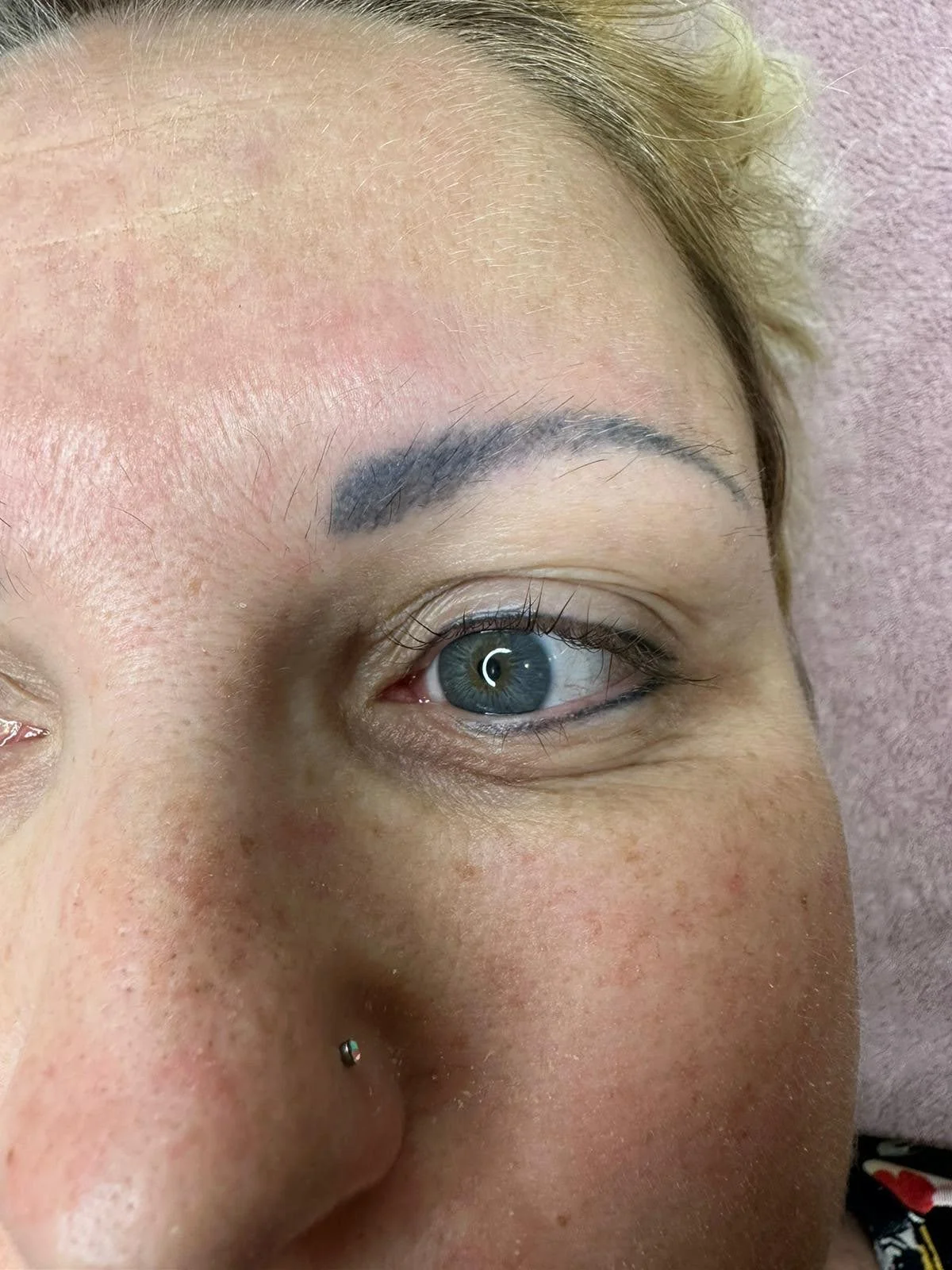 Permanentní make-up očních linek, rtů technikou akvarel či pudrového obočí