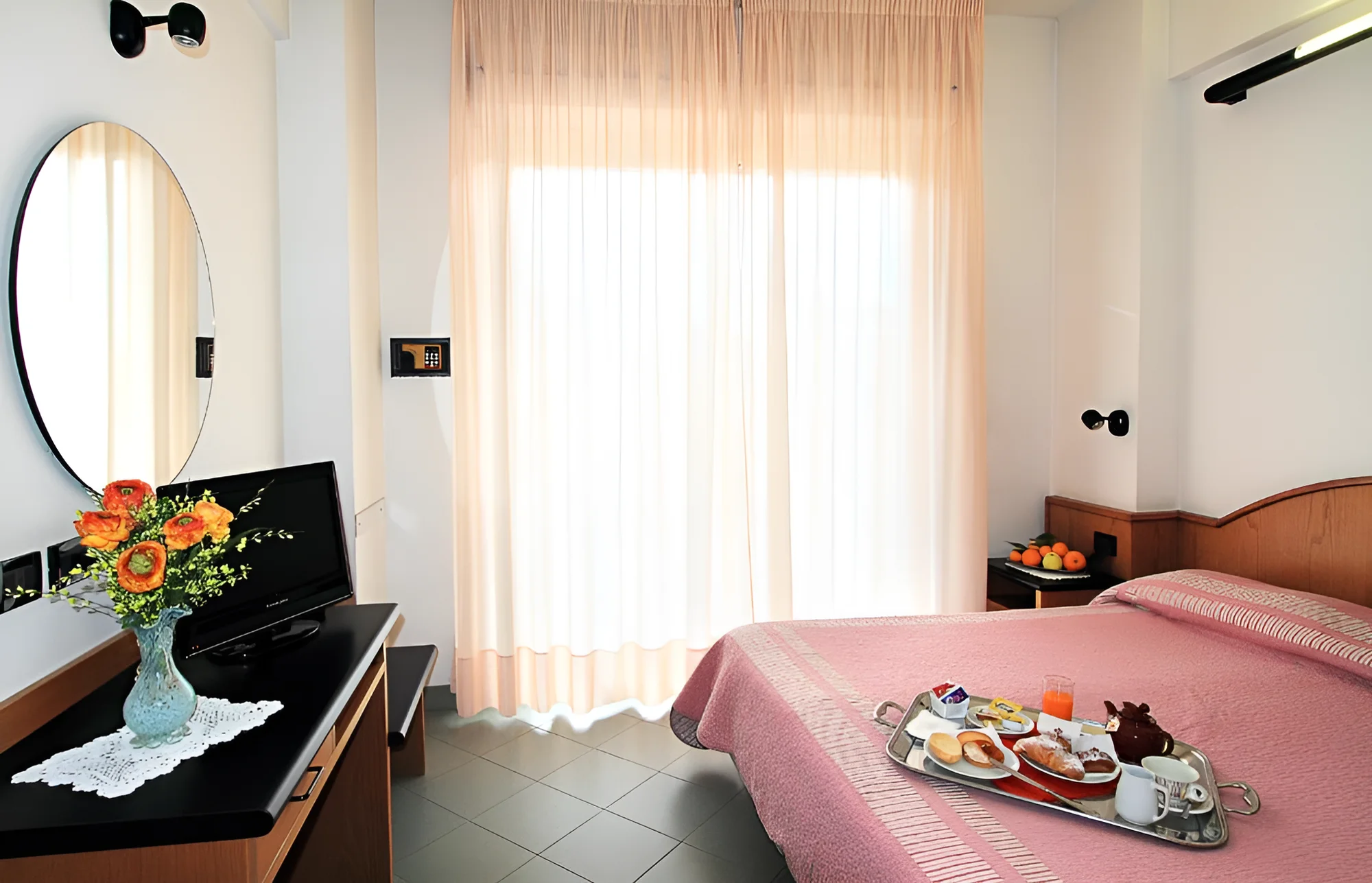 Pohoda v Itálii: 3* hotel nedaleko pláže v letovisku Alassio, snídaně nebo polopenze, bazén