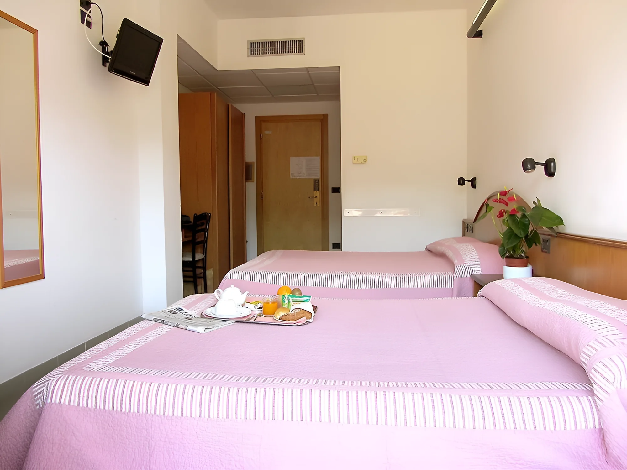 Pohoda v Itálii: 3* hotel nedaleko pláže v letovisku Alassio, snídaně nebo polopenze, bazén