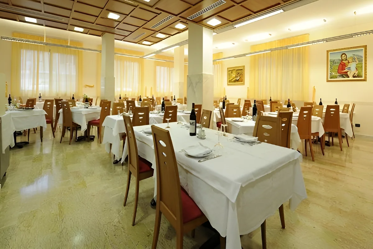 Pohoda v Itálii: 3* hotel nedaleko pláže v letovisku Alassio, snídaně nebo polopenze, bazén