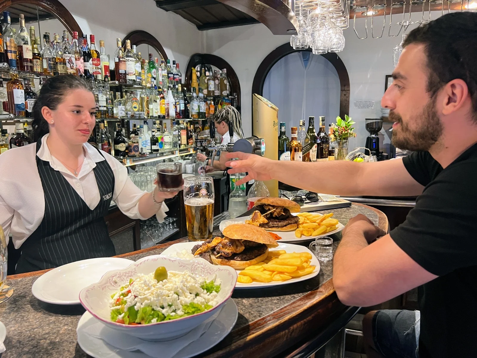 Voucher na 500 či 1 000 Kč na jídlo i nápoje v balkánské restauraci Balkaňeros