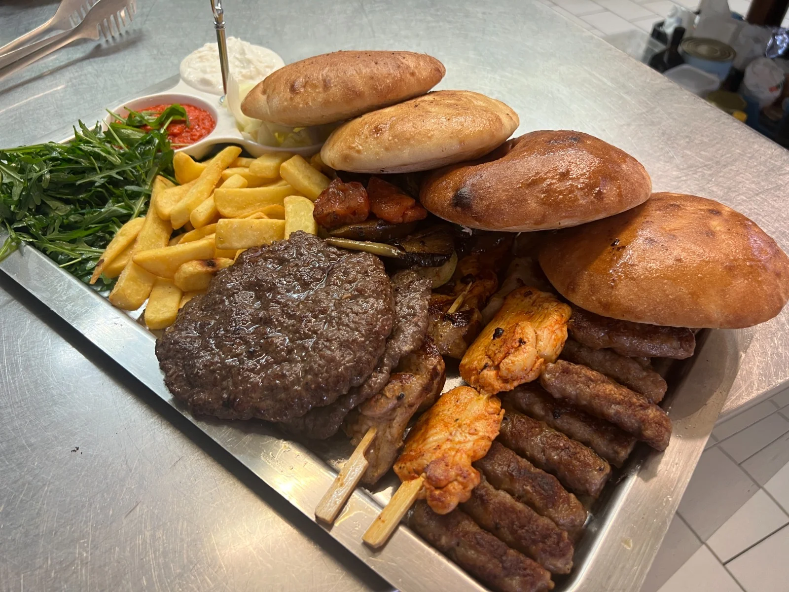 Voucher na 500 či 1 000 Kč na jídlo i nápoje v balkánské restauraci Balkaňeros
