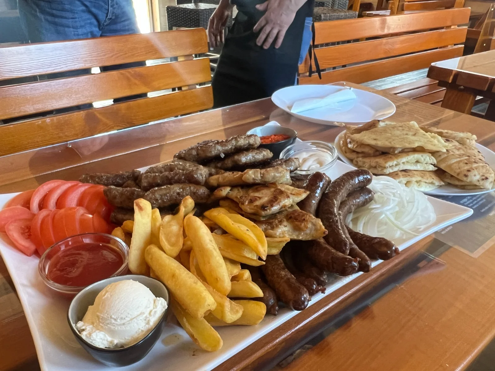 Voucher na 500 či 1 000 Kč na jídlo i nápoje v balkánské restauraci Balkaňeros