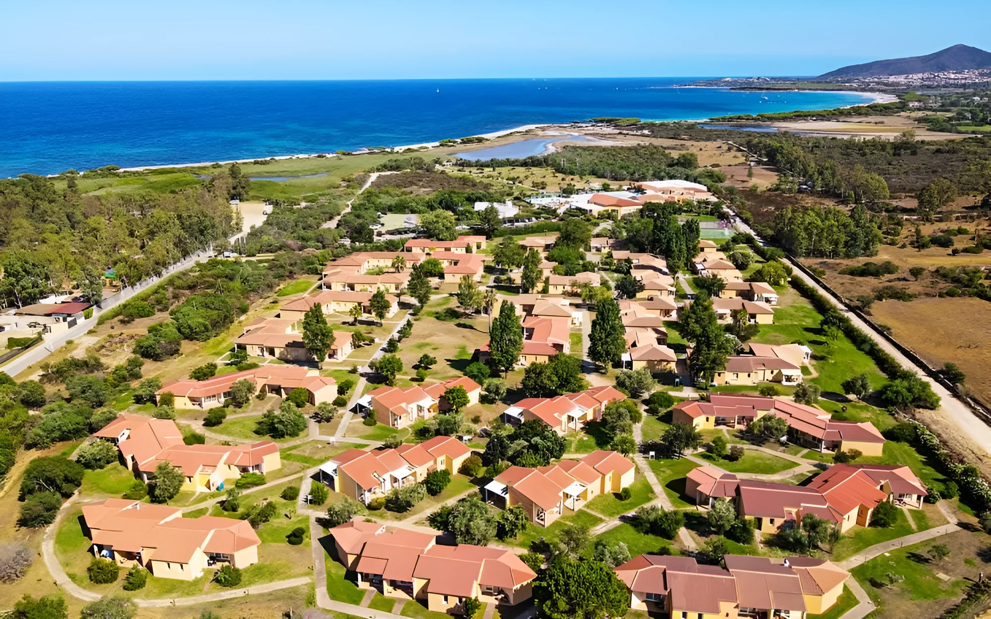 Rodinná dovolená na Sardinii: resort nedaleko písečné pláže, all inclusive light, animace