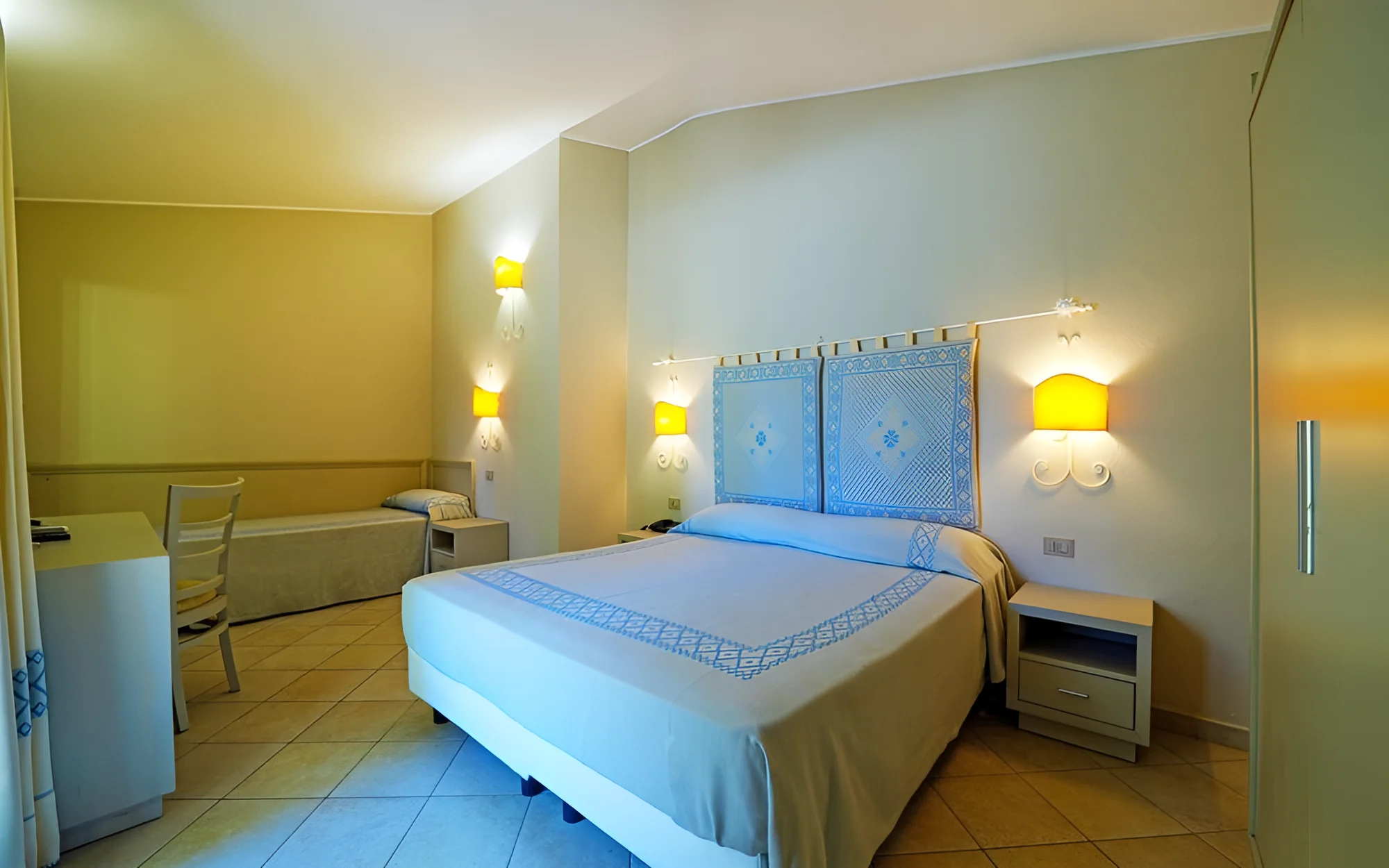 Rodinná dovolená na Sardinii: resort nedaleko písečné pláže, all inclusive light, animace