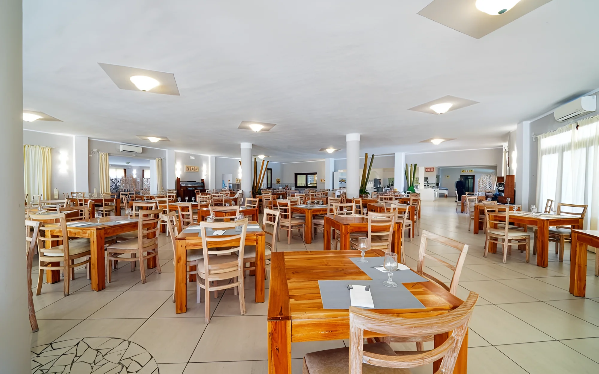 Rodinná dovolená na Sardinii: resort nedaleko písečné pláže, all inclusive light, animace