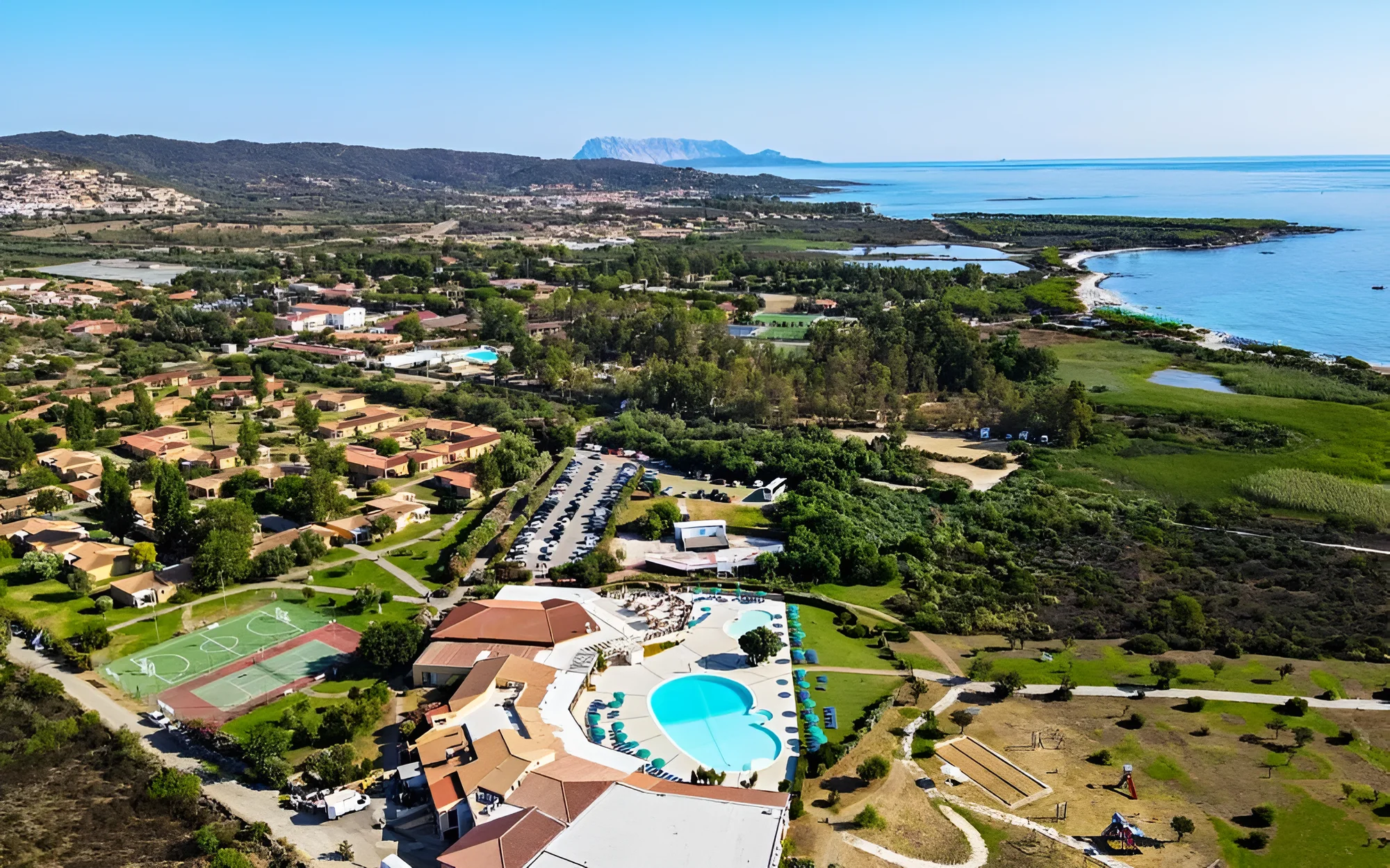 Rodinná dovolená na Sardinii: resort nedaleko písečné pláže, all inclusive light, animace