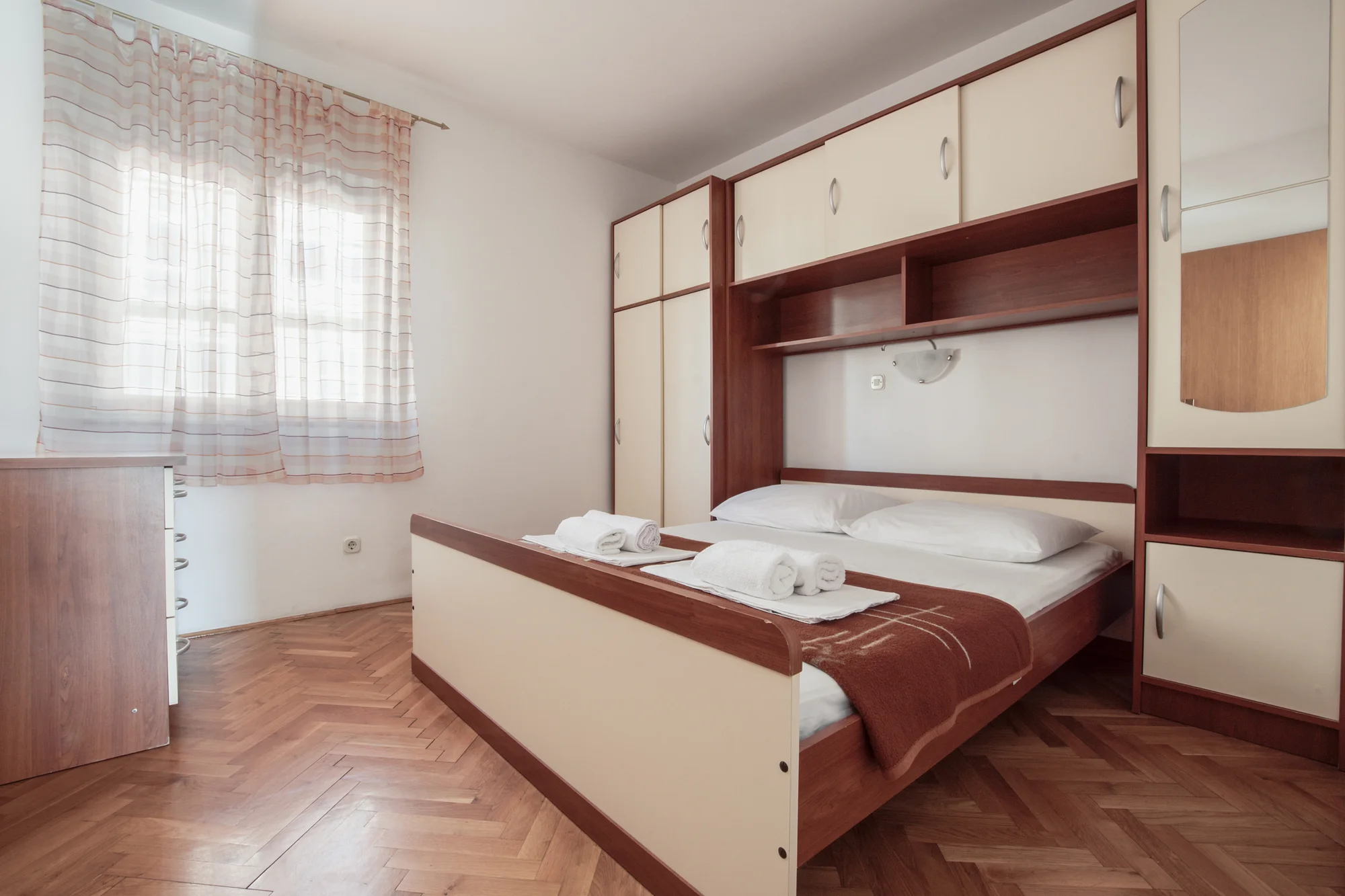 Chorvatská pohoda: pobyt v jednoduchém apartmánu na Omišské riviéře