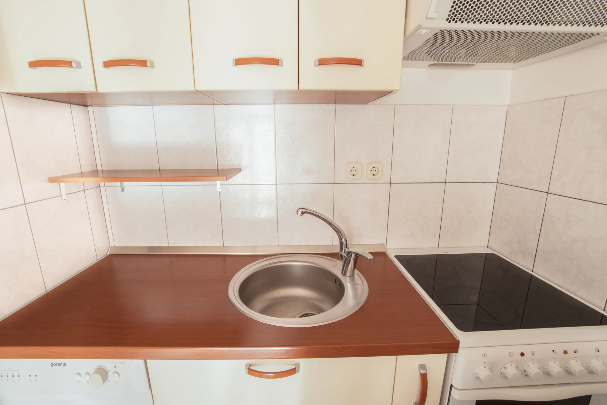 Chorvatská pohoda: pobyt v jednoduchém apartmánu na Omišské riviéře
