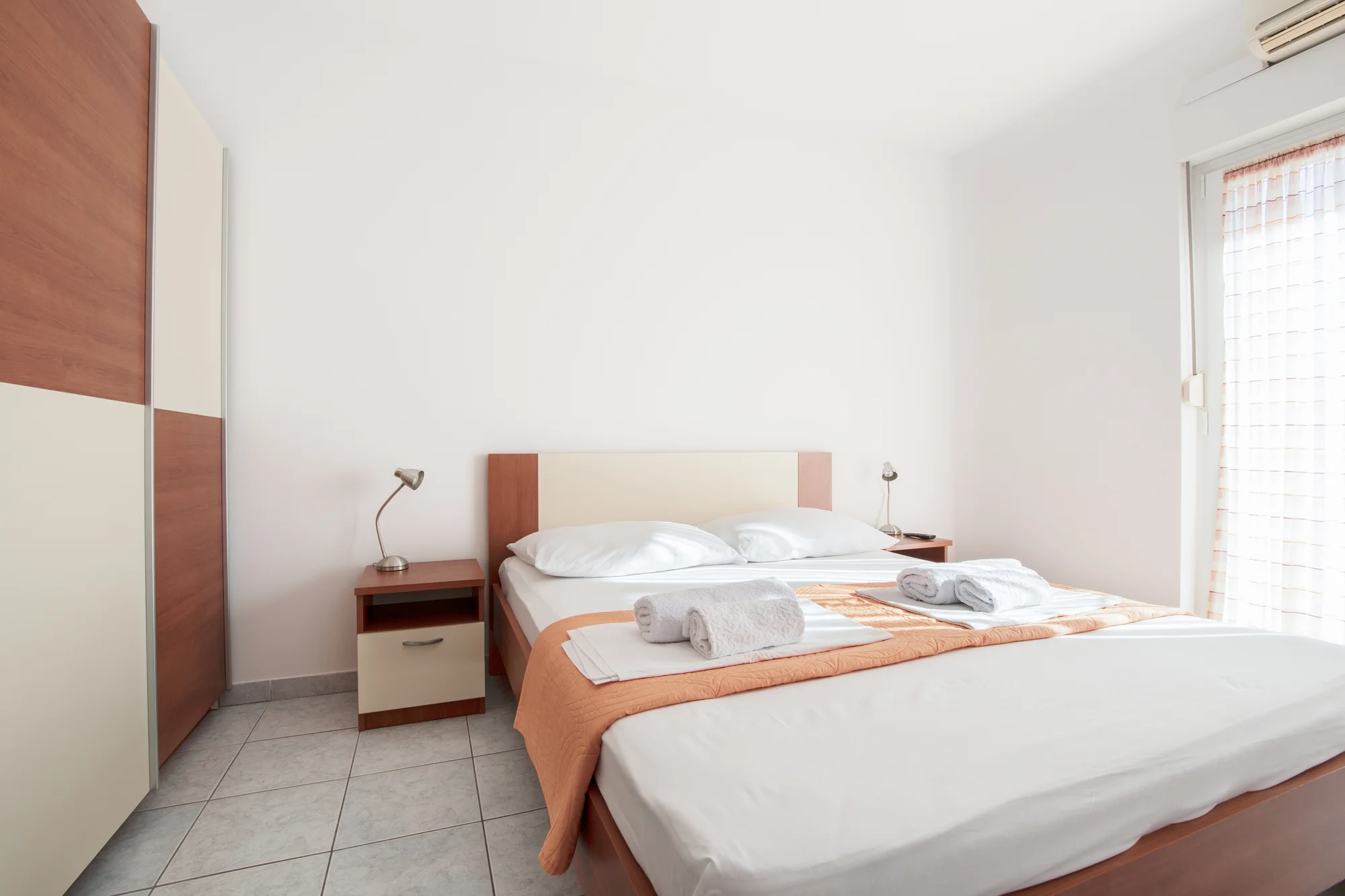 Chorvatská pohoda: pobyt v jednoduchém apartmánu na Omišské riviéře