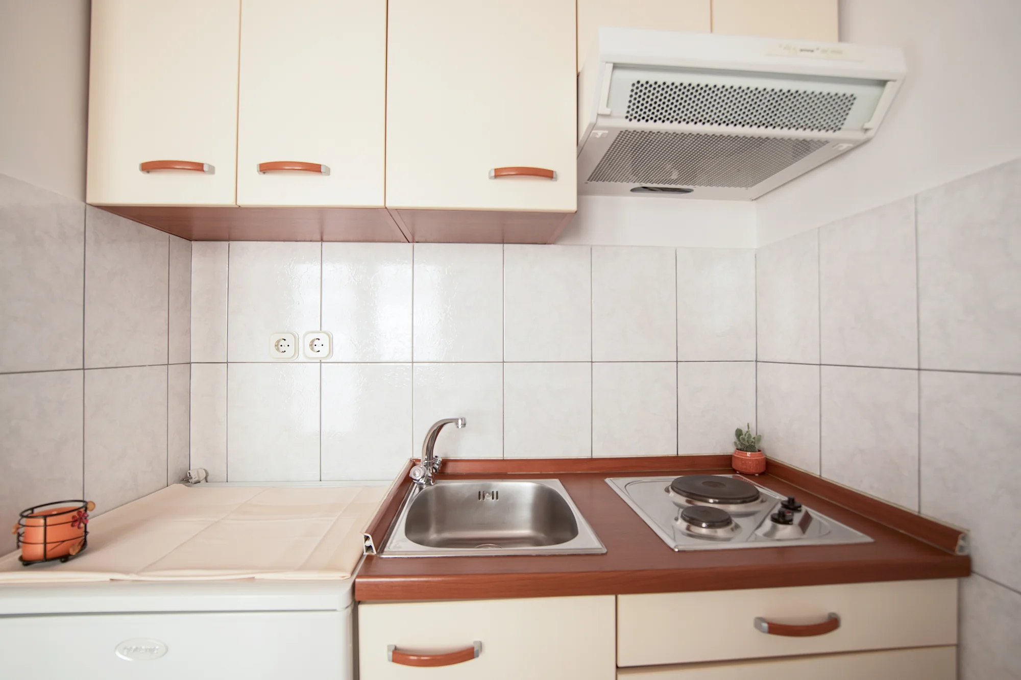 Chorvatská pohoda: pobyt v jednoduchém apartmánu na Omišské riviéře