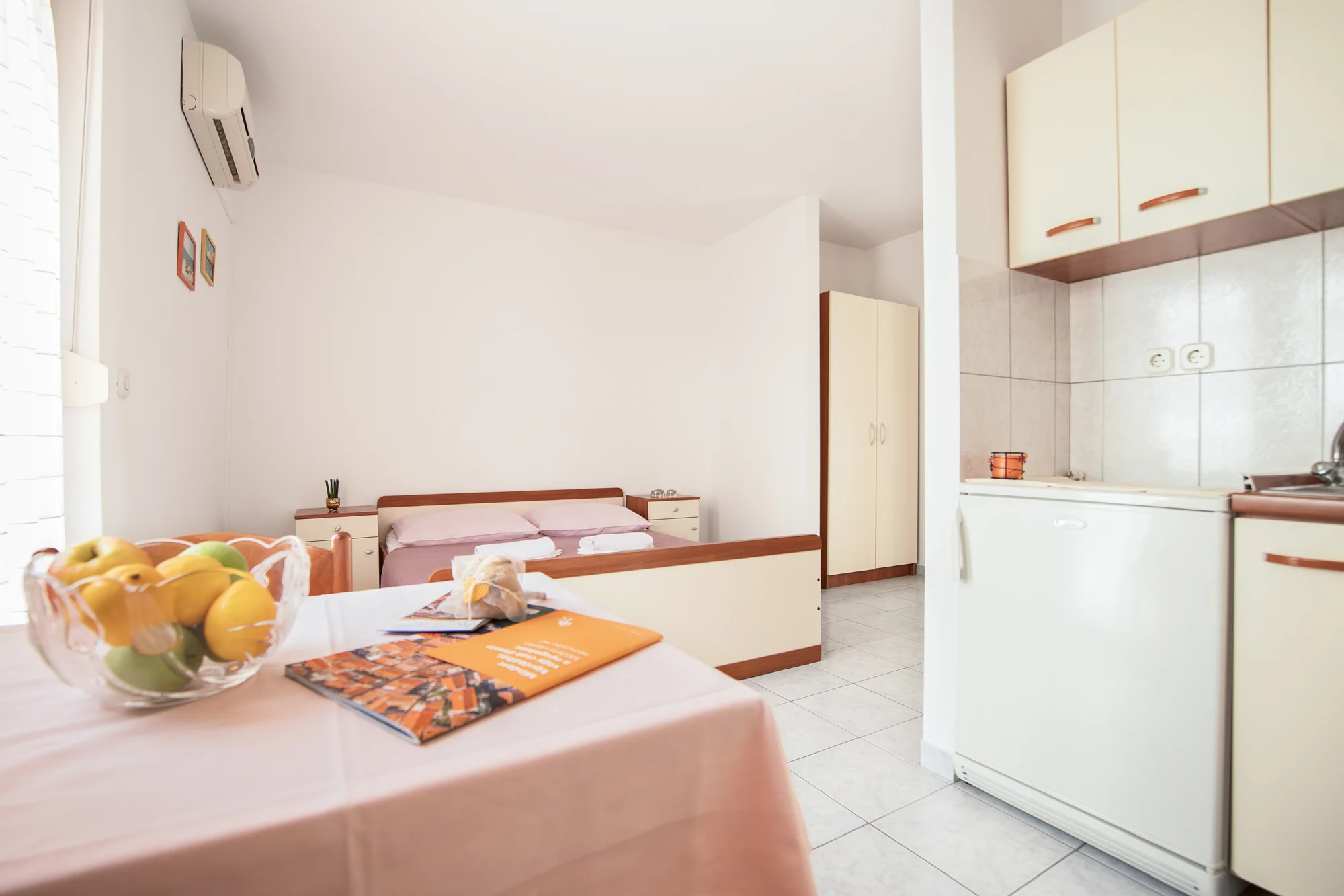 Chorvatská pohoda: pobyt v jednoduchém apartmánu na Omišské riviéře