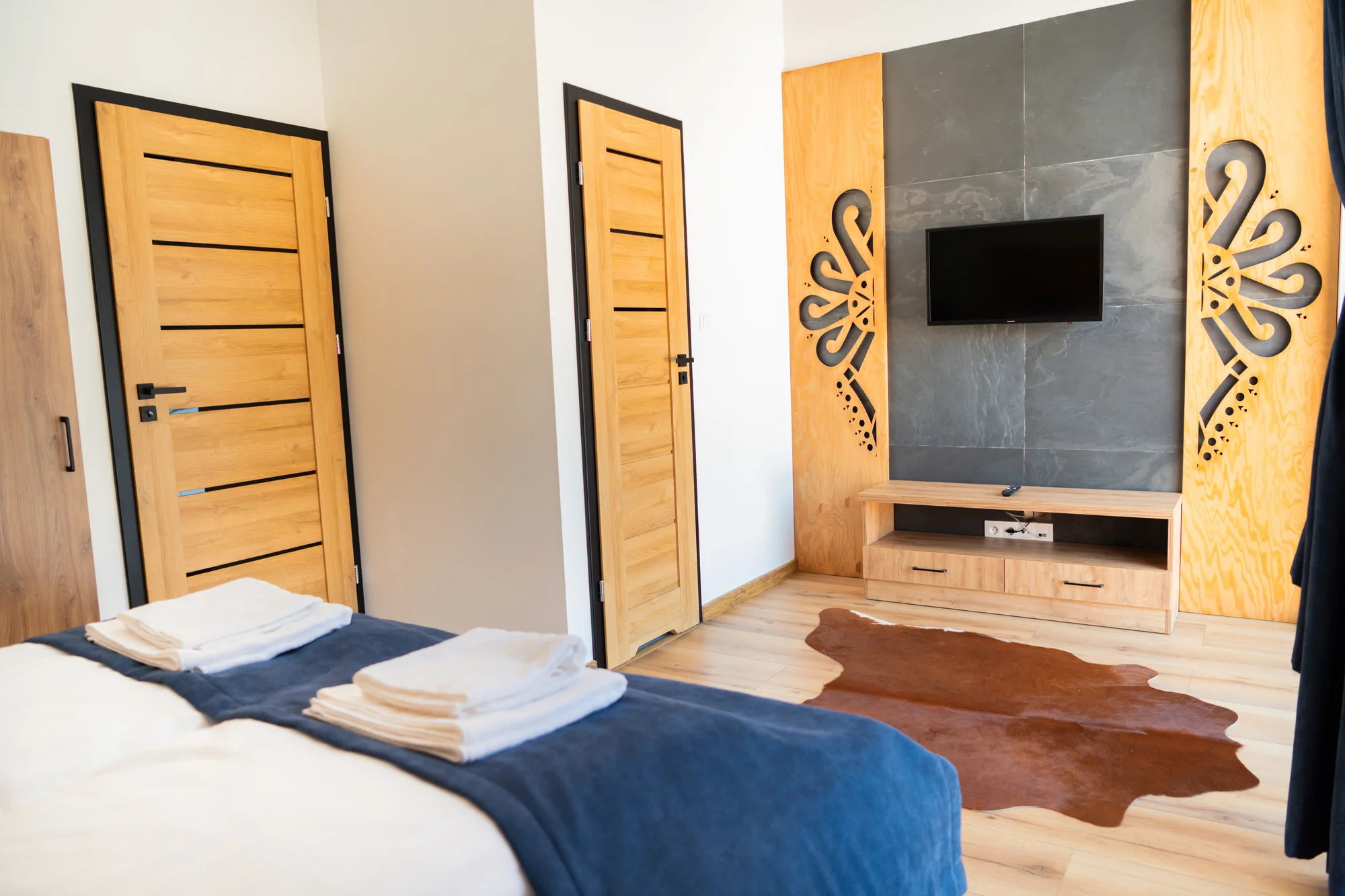 Moderní apartmány ve stylu horské chaty na břehu Dunajce přímo pod Třemi Korunami s výhledem, krbem i terasou