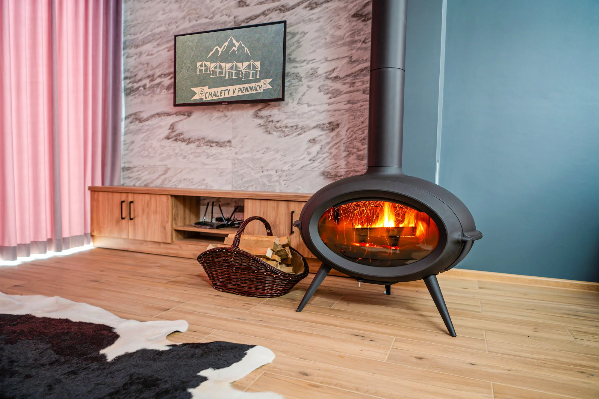 Moderní apartmány ve stylu horské chaty na břehu Dunajce přímo pod Třemi Korunami s výhledem, krbem i terasou