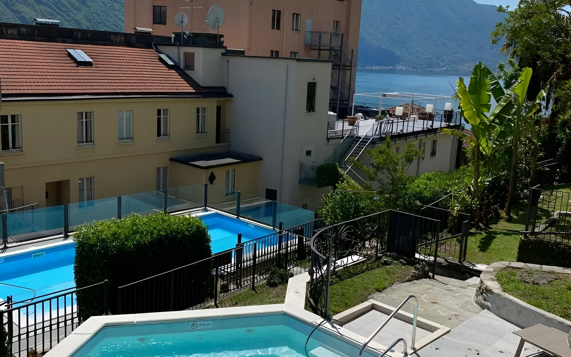 Lago di Como: hotel přímo na břehu jezera, polopenze i venkovní bazén