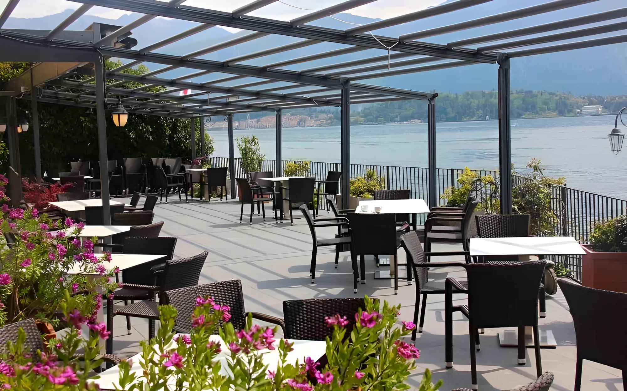 Lago di Como: hotel přímo na břehu jezera, polopenze i venkovní bazén