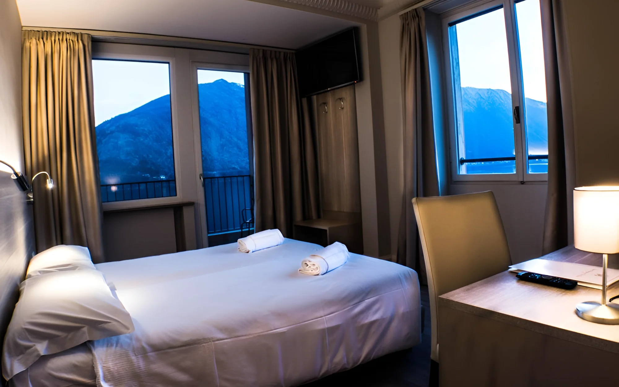 Lago di Como: hotel přímo na břehu jezera, polopenze i venkovní bazén