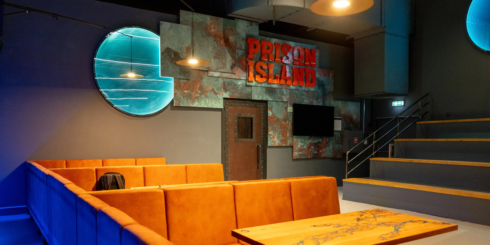 Vstup na týmovou hru Prison Island pro jednotlivce i rodinu: 22 místností