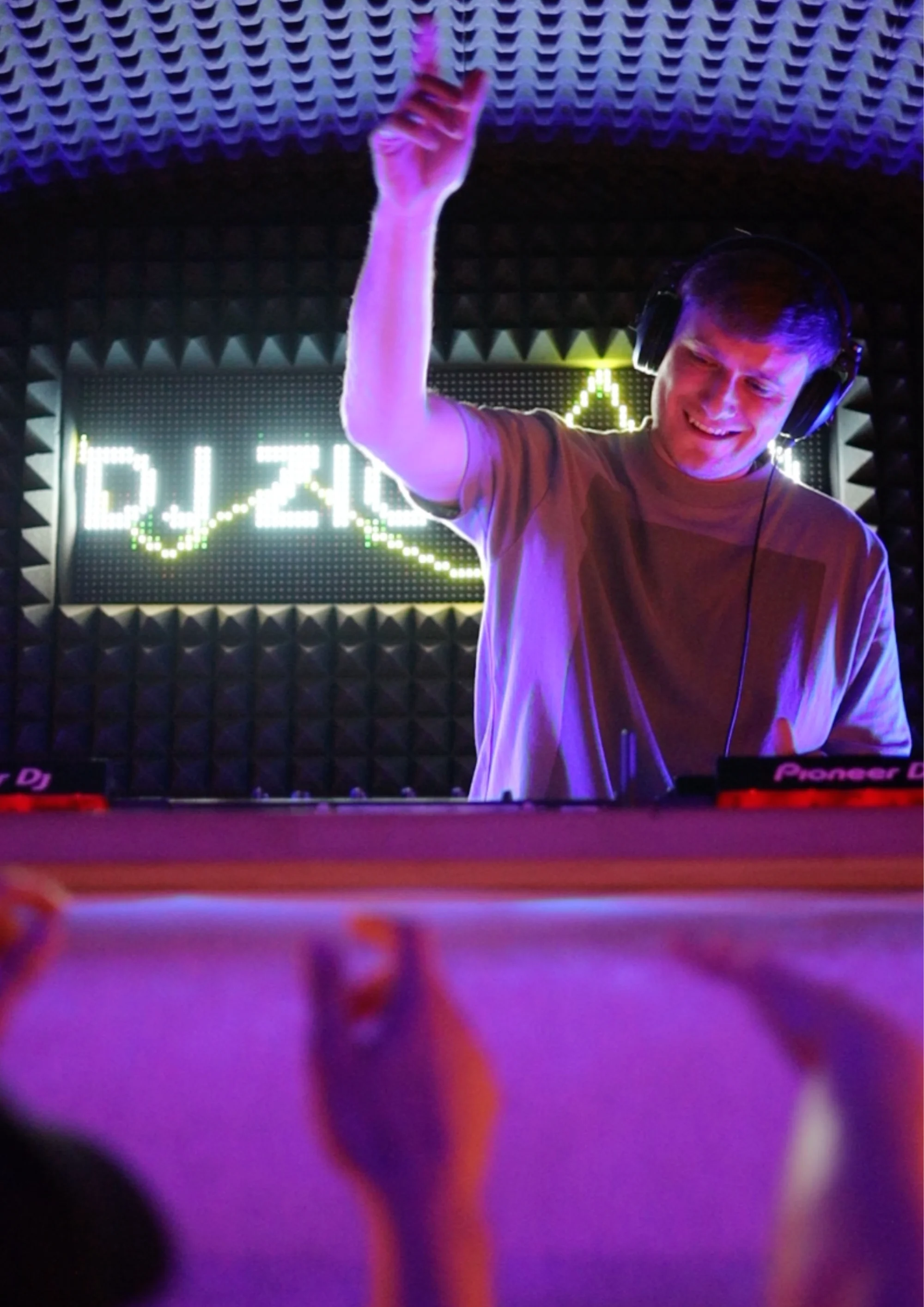 Interaktivní DJ kurzy pro začátečníky: až 2,5 hod. zábavy pro 1 či 2 osoby